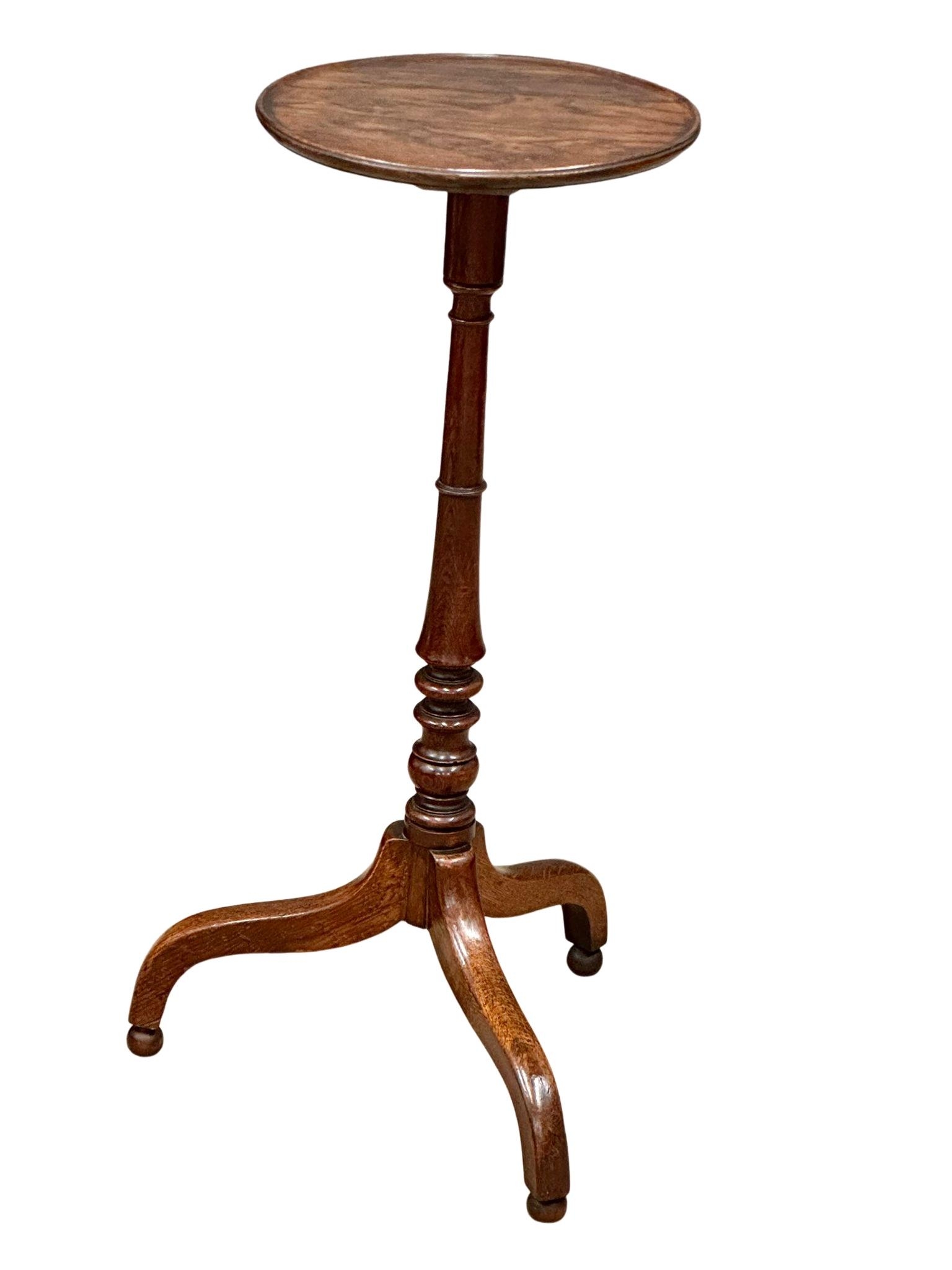 A George III mahogany pedestal side table. 40x75cm