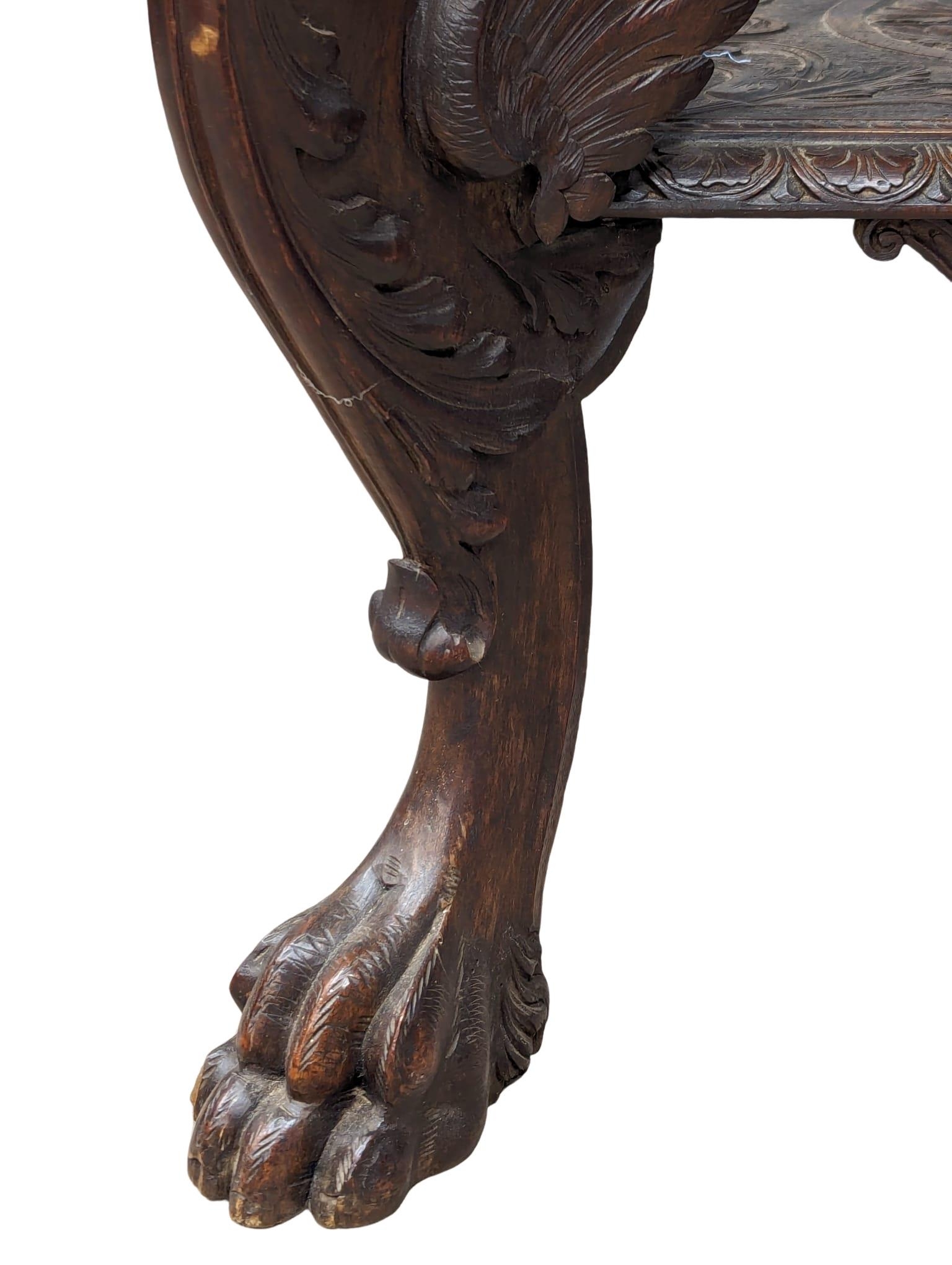 A large Late 19th Century Italian carved walnut 2 tiered table with 4 carved griffin figures.66x73. - Bild 2 aus 7