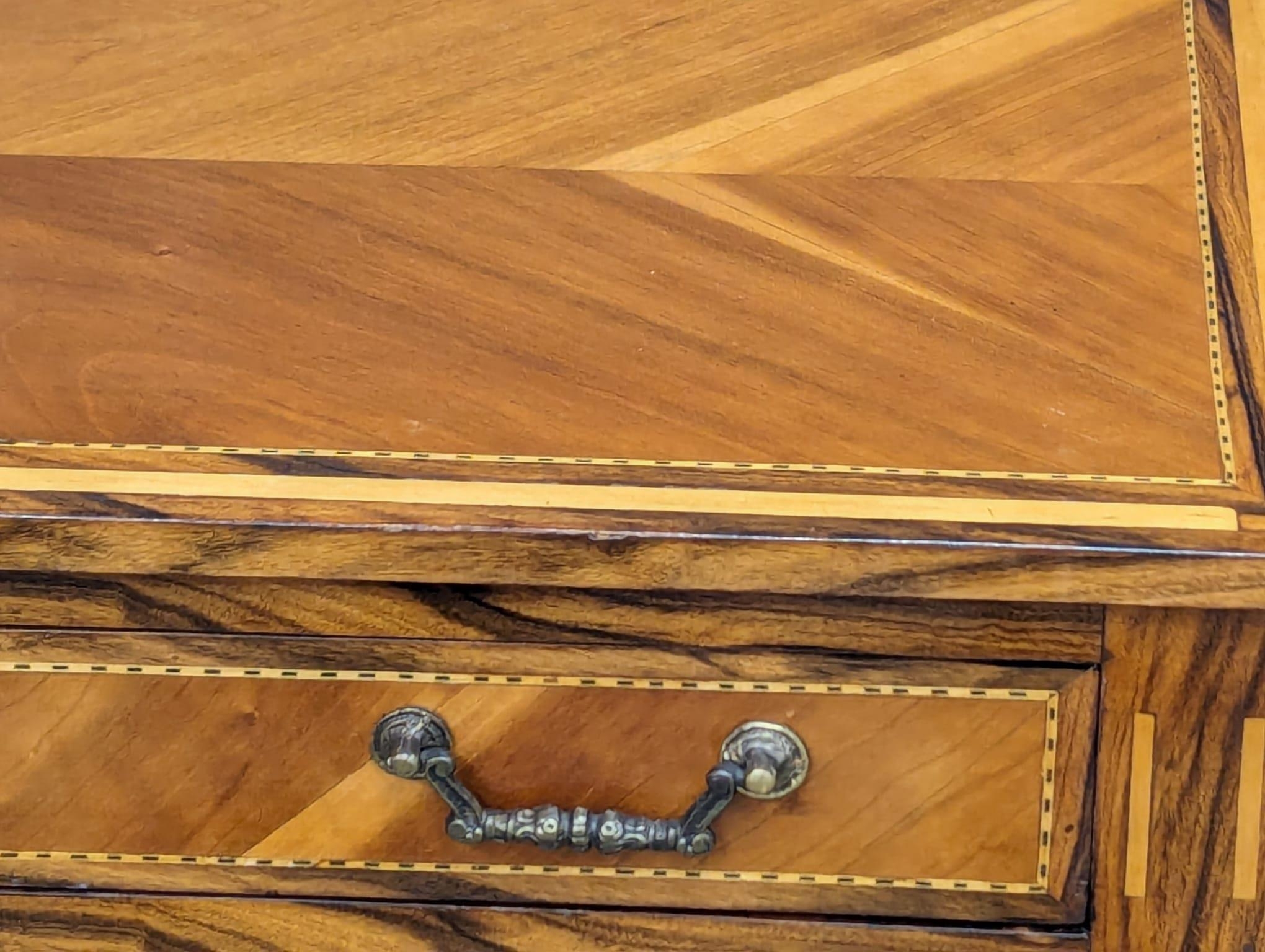 A good quality 2 tiered console table. Made from various woods, including Laburnum, Arbutus, - Image 8 of 11