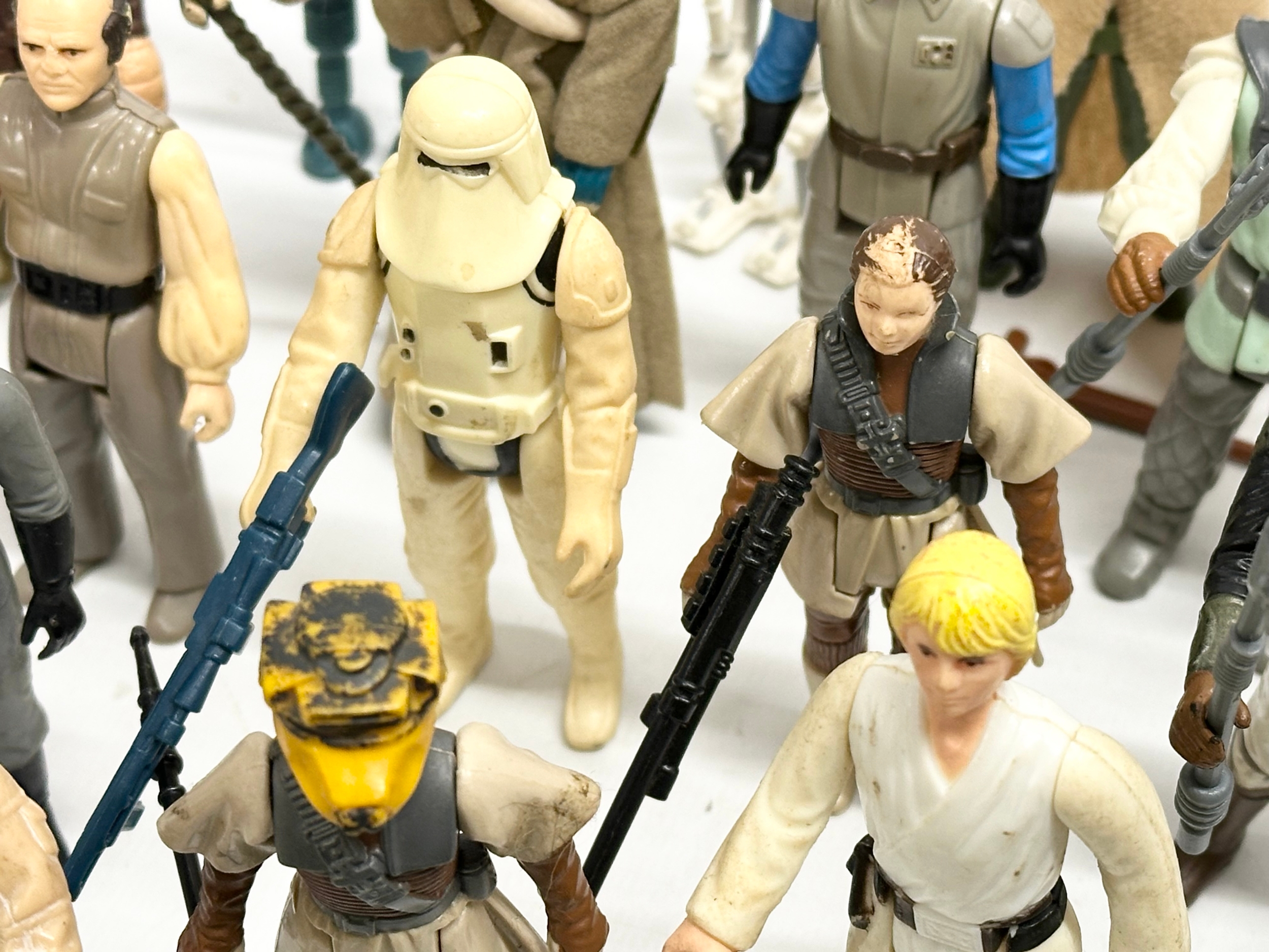 A collection of 1970’s/80’s Star Wars action figures and weapons. - Image 16 of 24
