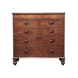 A large Victorian mahogany chest of drawers. 122x56.5x121.5cm