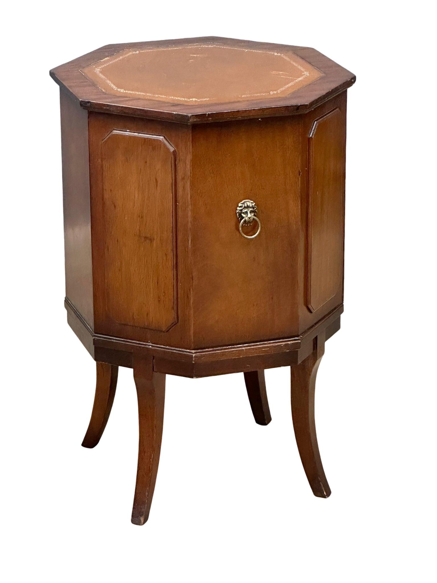 A mahogany leather top cocktail cabinet. 45x45x70cm