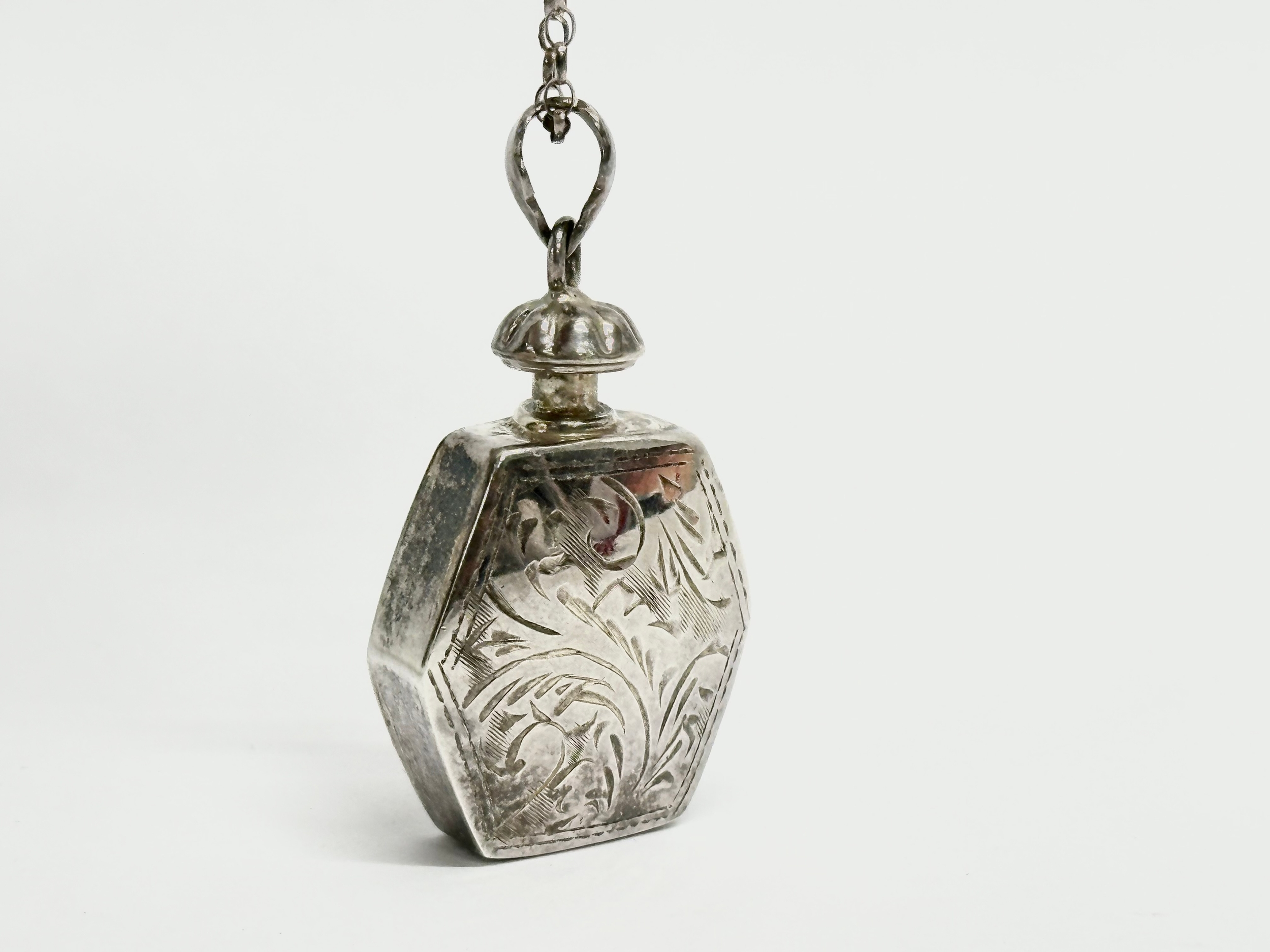 A silver scent bottle necklace. 11.76 grams. 38cm