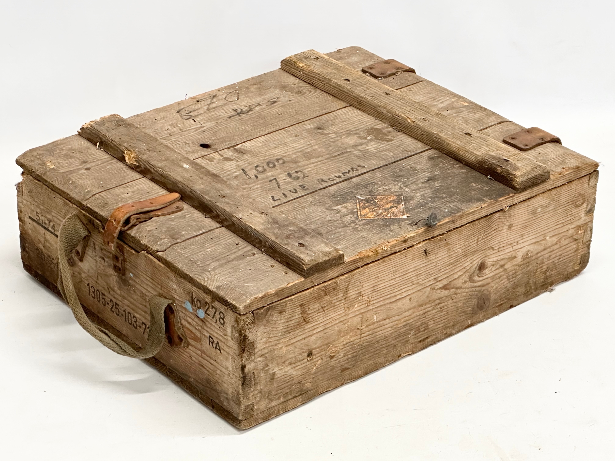 A WWII wooden ammunition crate. 45x36x15cm - Image 4 of 5