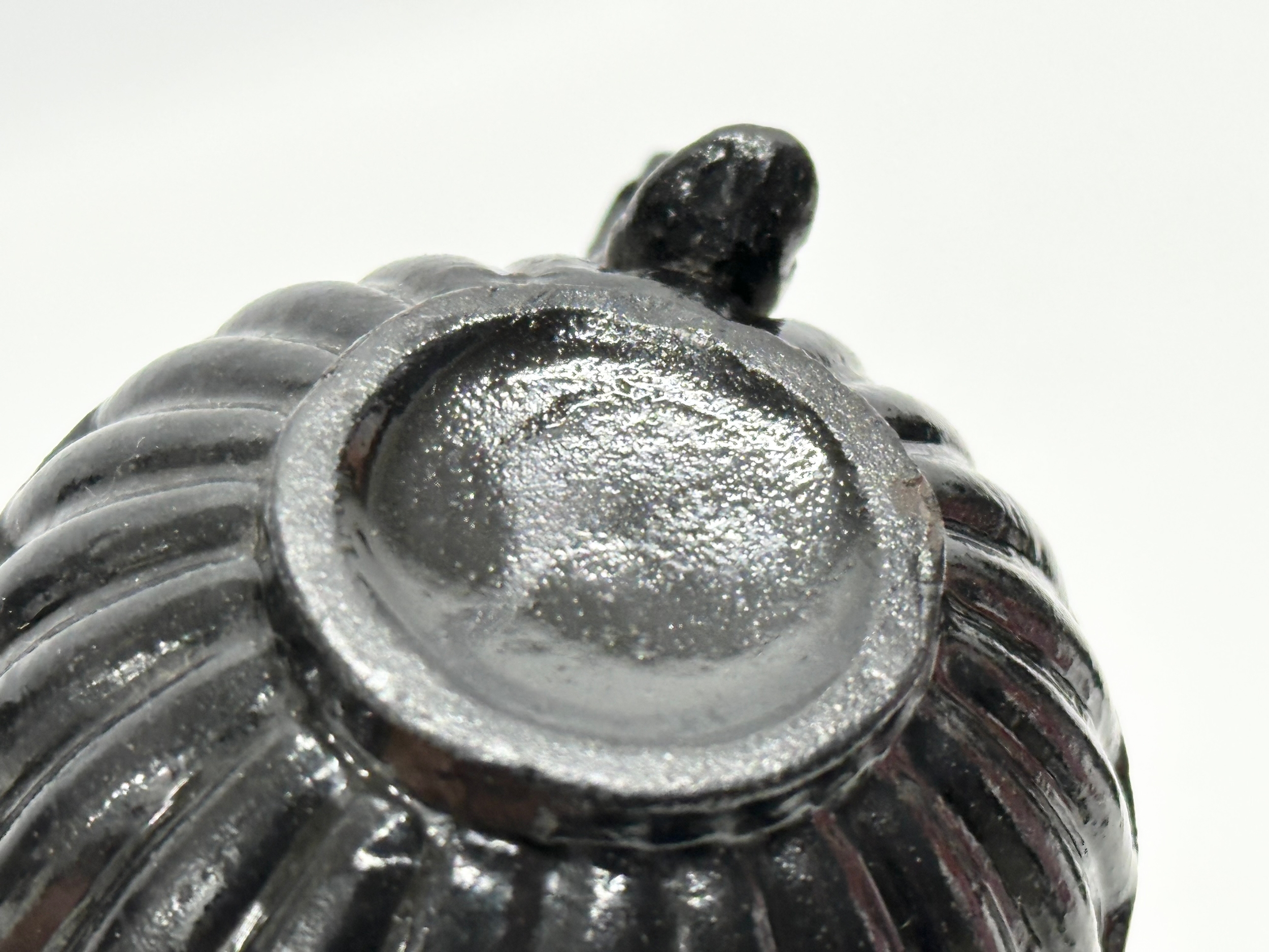 5 pieces of Late 18th/Early 19th Century English black basalt pottery. Sugar bowl with lid - Image 14 of 18