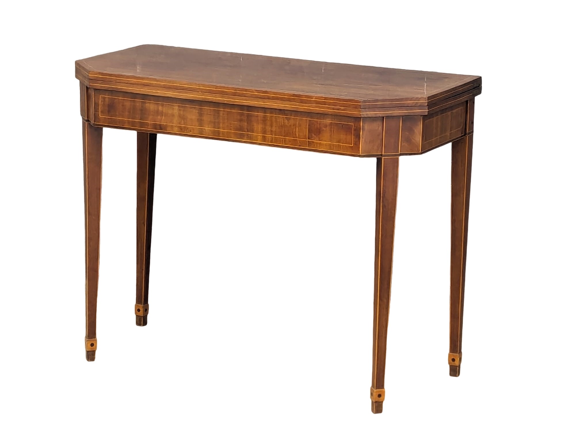 A George III Sheraton style inlaid mahogany turnover tea table. Circa 1800. 92x44x73.5cm