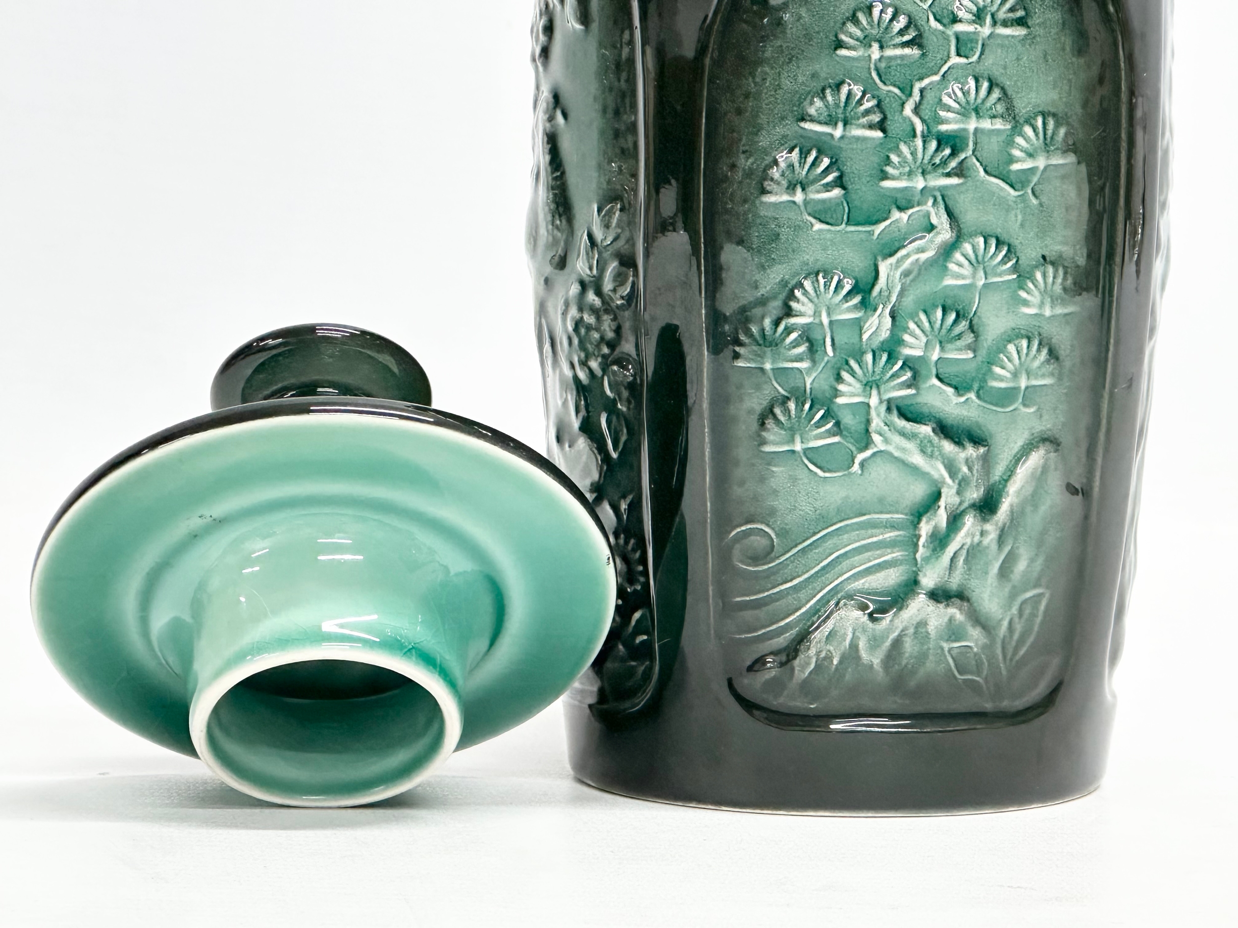 A 1970’s Sylvac Chinese style jar with lid. 24cm - Image 4 of 5