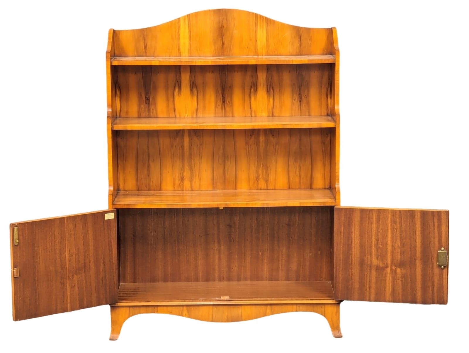 A yew wood open bookcase with 2 door cupboard. 84x26x120cm - Image 4 of 6