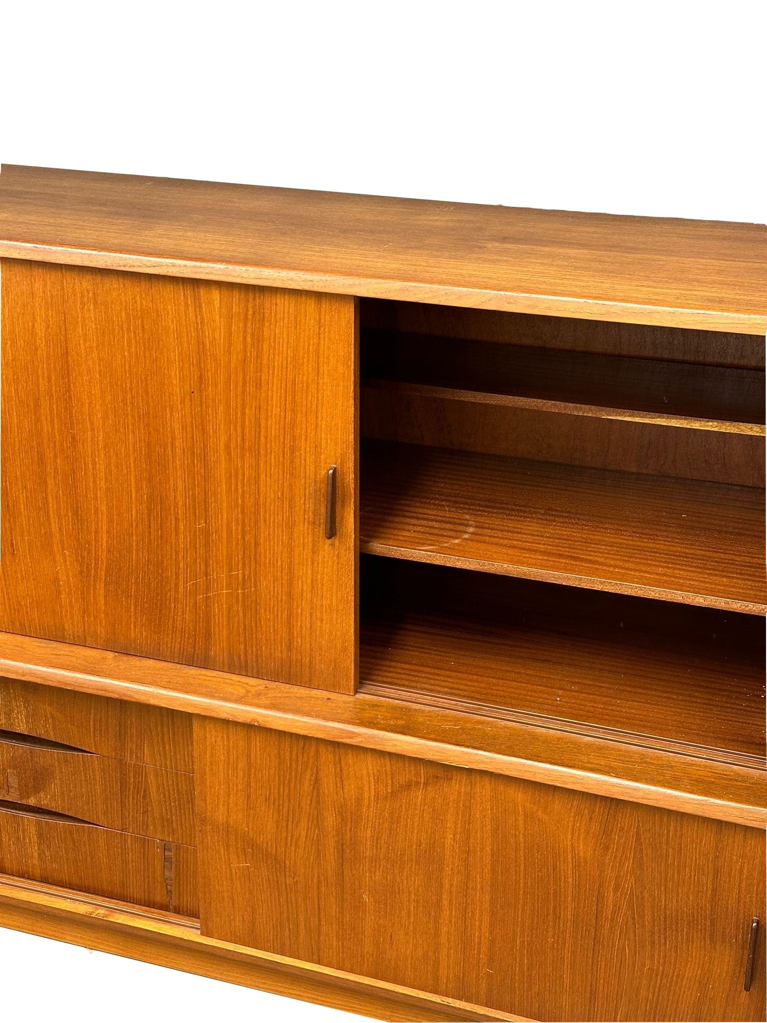 A Danish Mid Century teak highboard credenza by ES Möbler. 190x46x122cm - Bild 8 aus 10