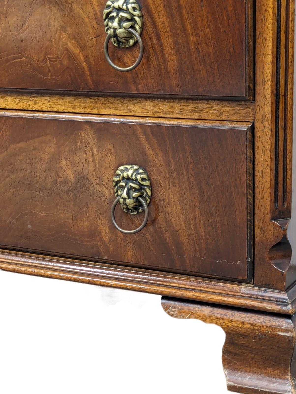 A Georgian style mahogany bookcase with brushing slide and astragal glazed doors. 75x40x176.5cm - Image 2 of 6