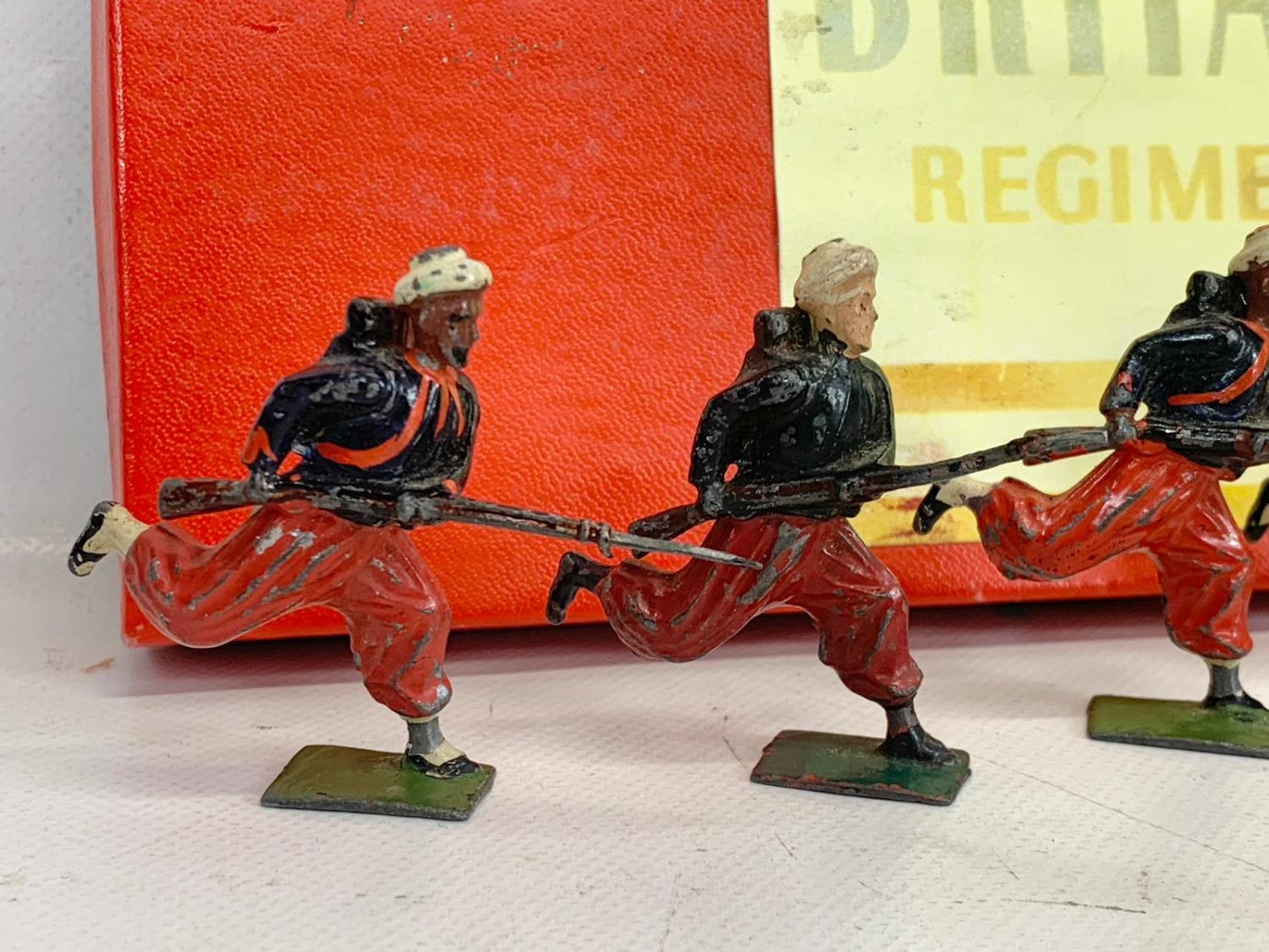 Vintage Britains Soldiers Regiment Of All Nations led model soldiers in original box. Box measures - Image 5 of 5