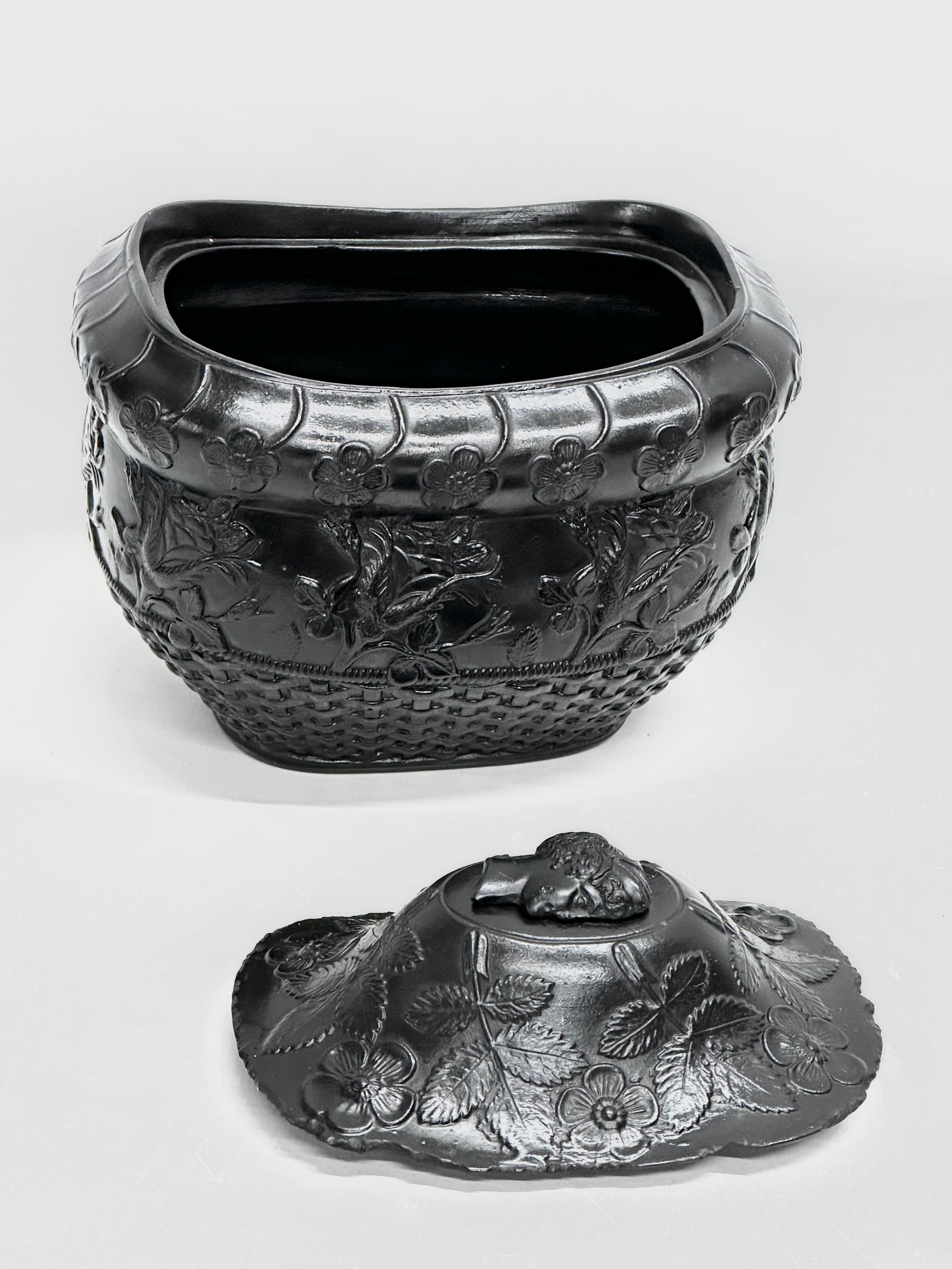 5 pieces of Late 18th/Early 19th Century English black basalt pottery. Sugar bowl with lid - Image 15 of 18