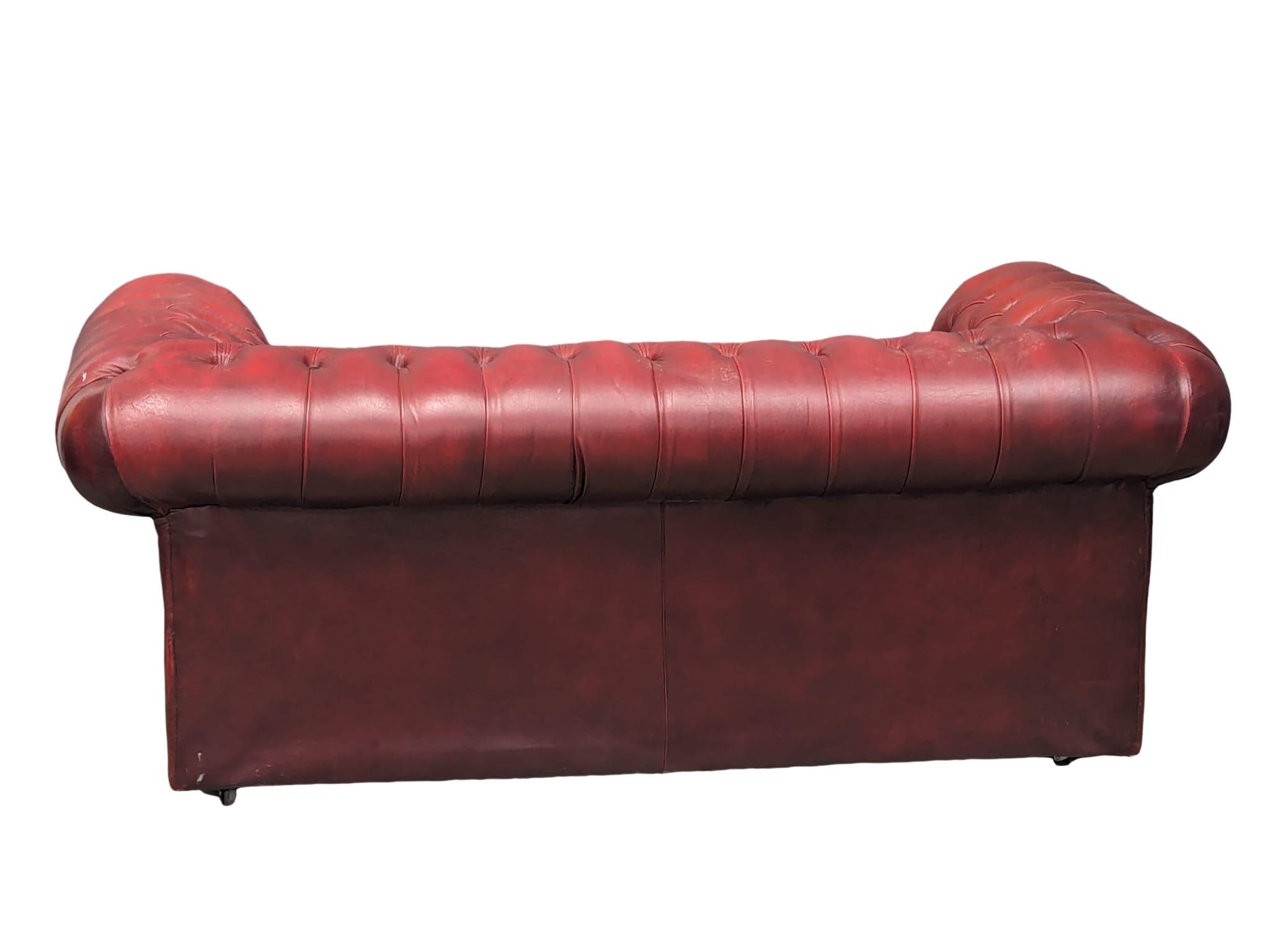 A 2 seater Chesterfield style button back sofa, 169cm - Image 2 of 6