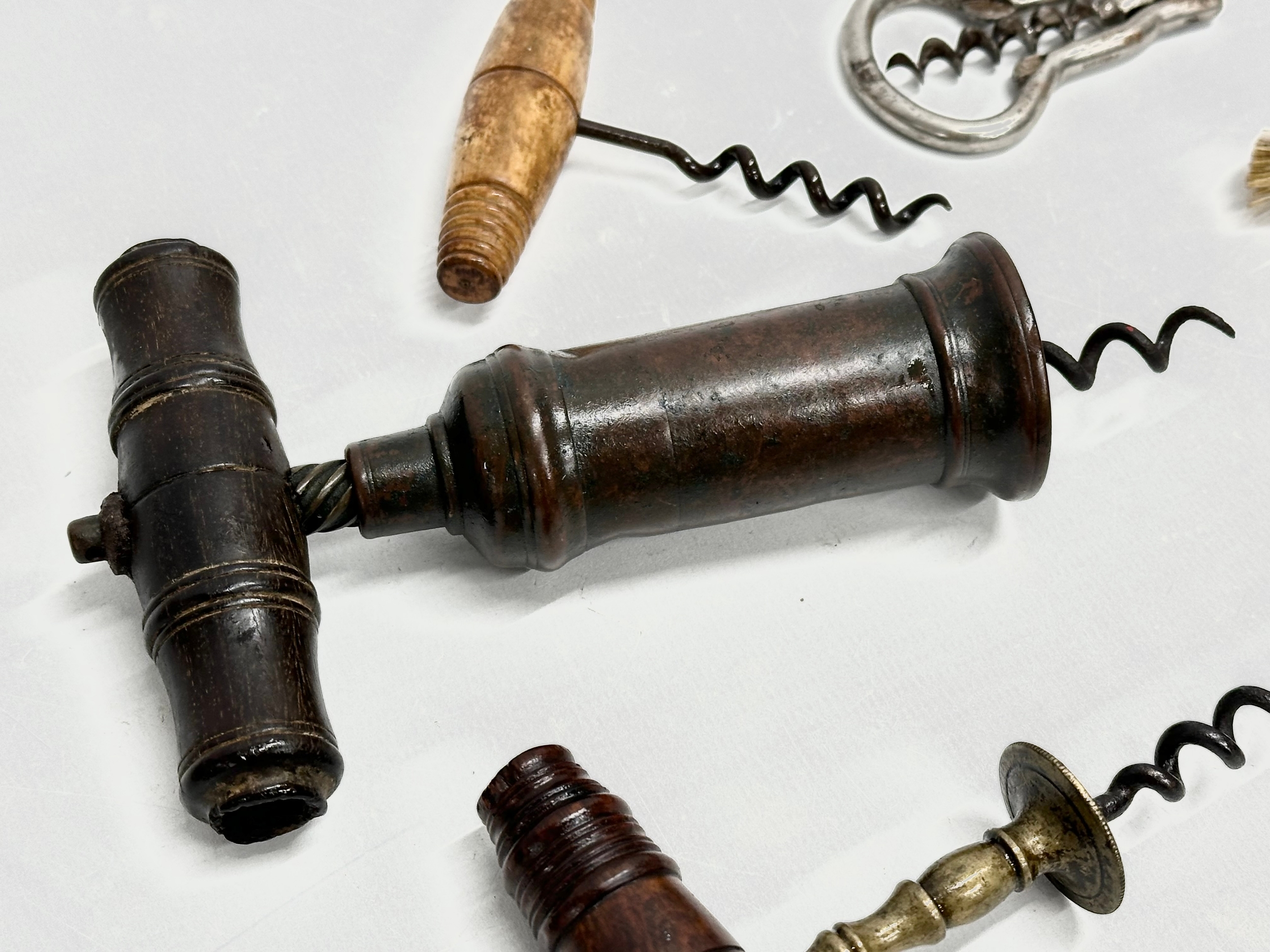 A good collection of 19th Century corkscrews with turned handles. A large barrel shaped corkscrew - Image 4 of 9