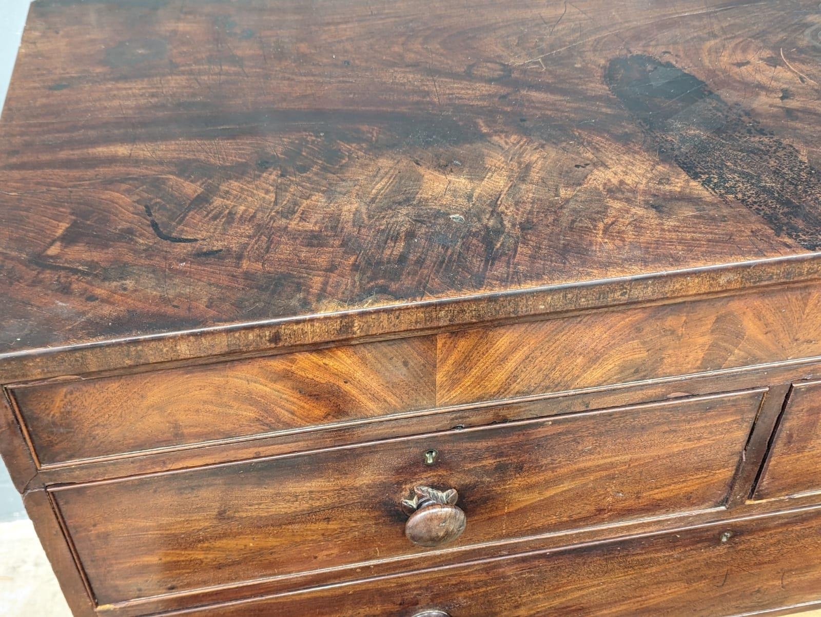 A large Victorian mahogany chest of drawers. 122x56.5x121.5cm - Image 2 of 7