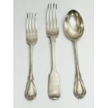 19th Century silver cutlery. G.A London, 1869,1870. W.E London, 1845. 190.21 grams.