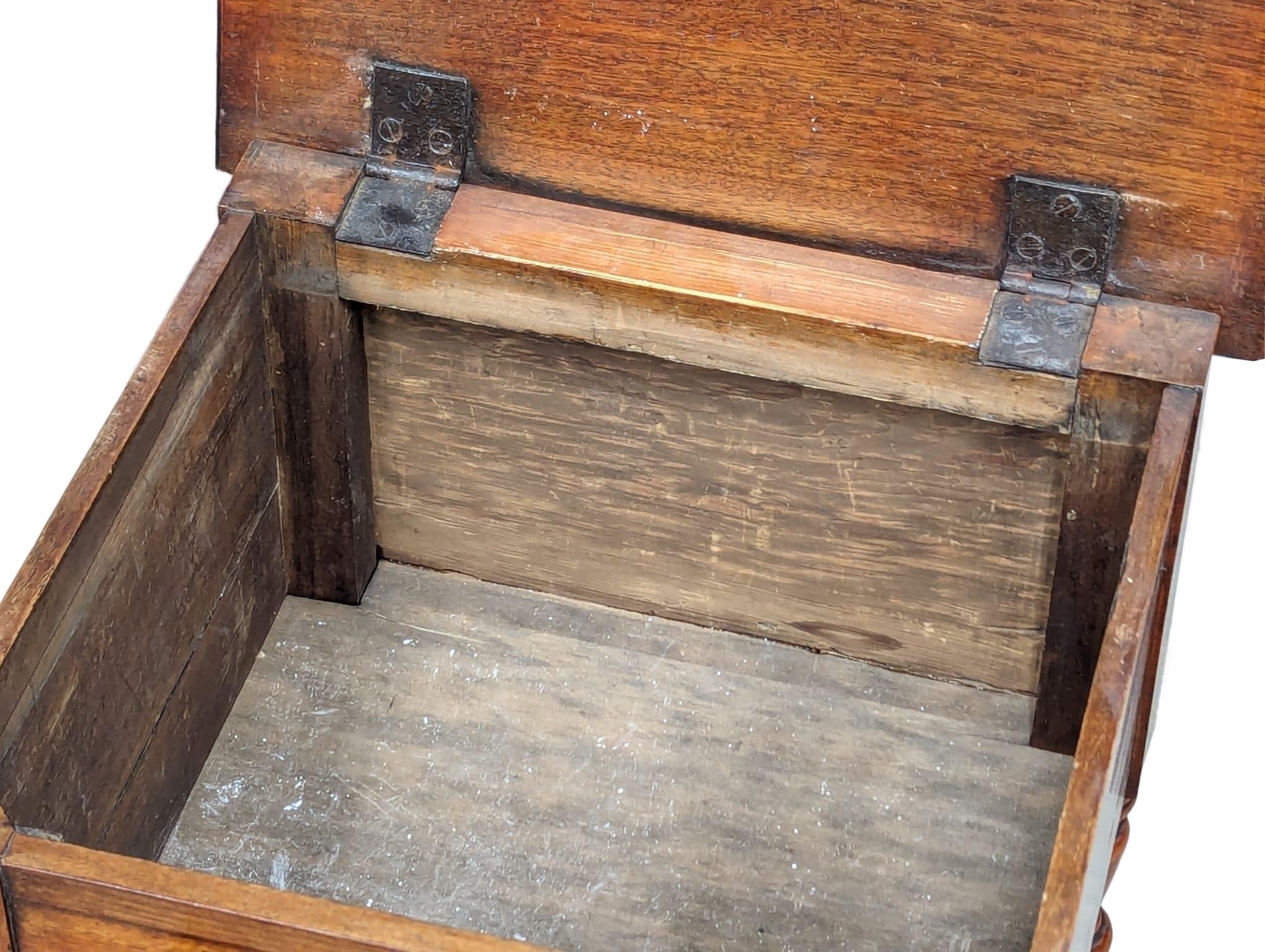 A Victorian mahogany commode / storage box. 44x42.5x44cm - Image 4 of 4