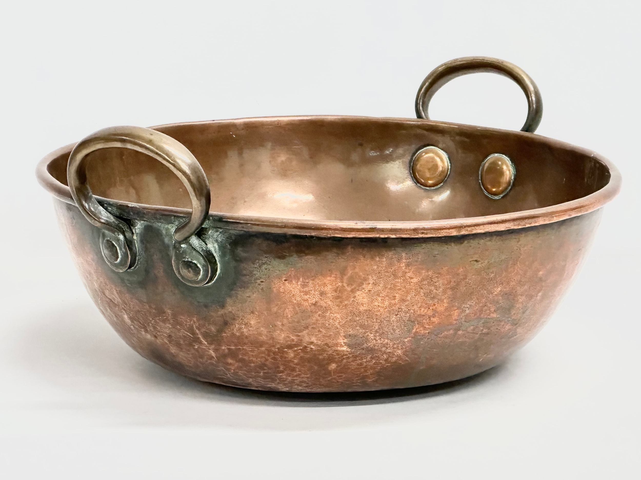 A large 19th Century Victorian copper pan. 46x42x20cm - Image 2 of 3