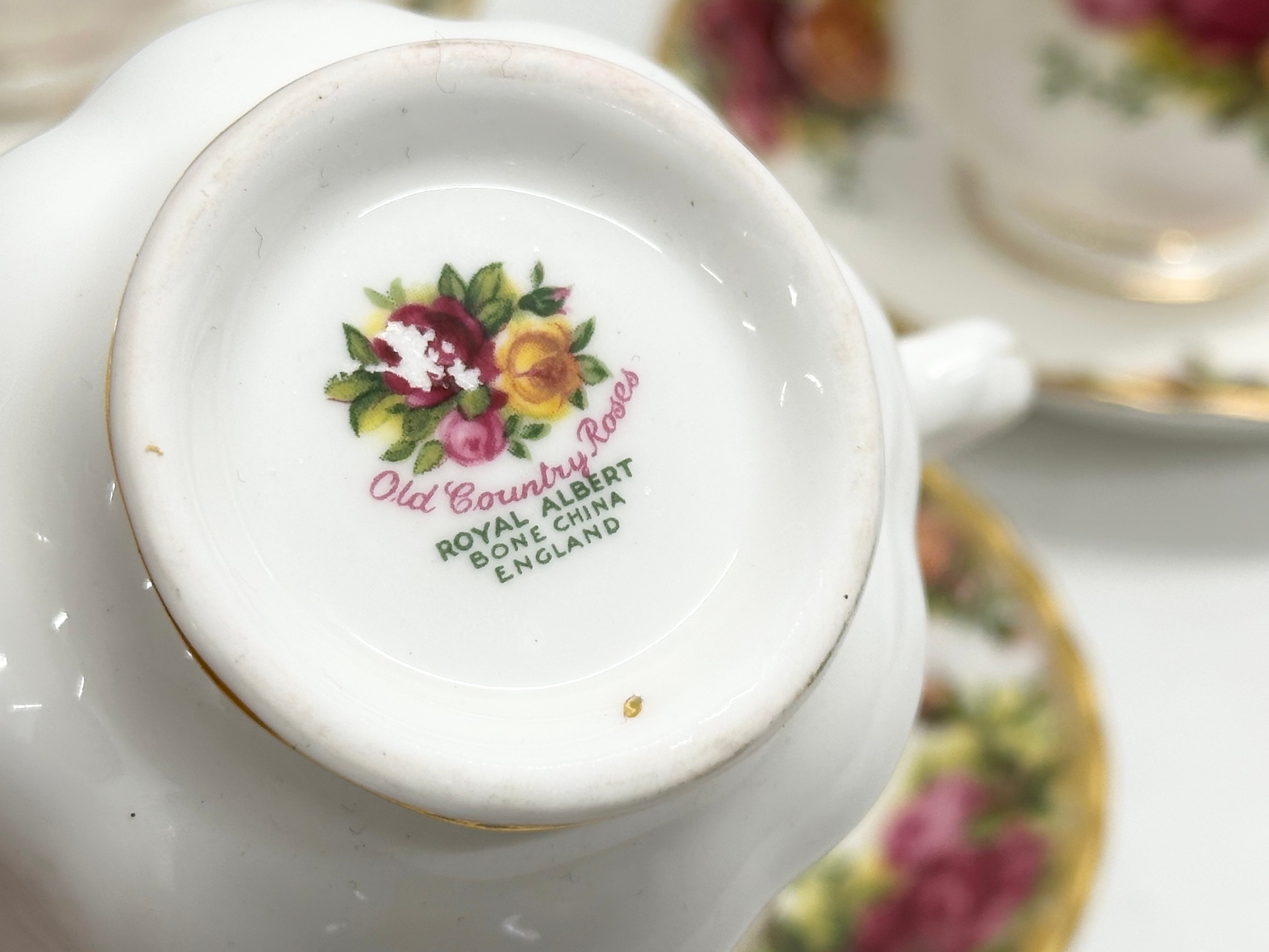 4 Royal Albert ‘Old Country Roses’ tea cups and saucers with sandwich plate - Image 3 of 3