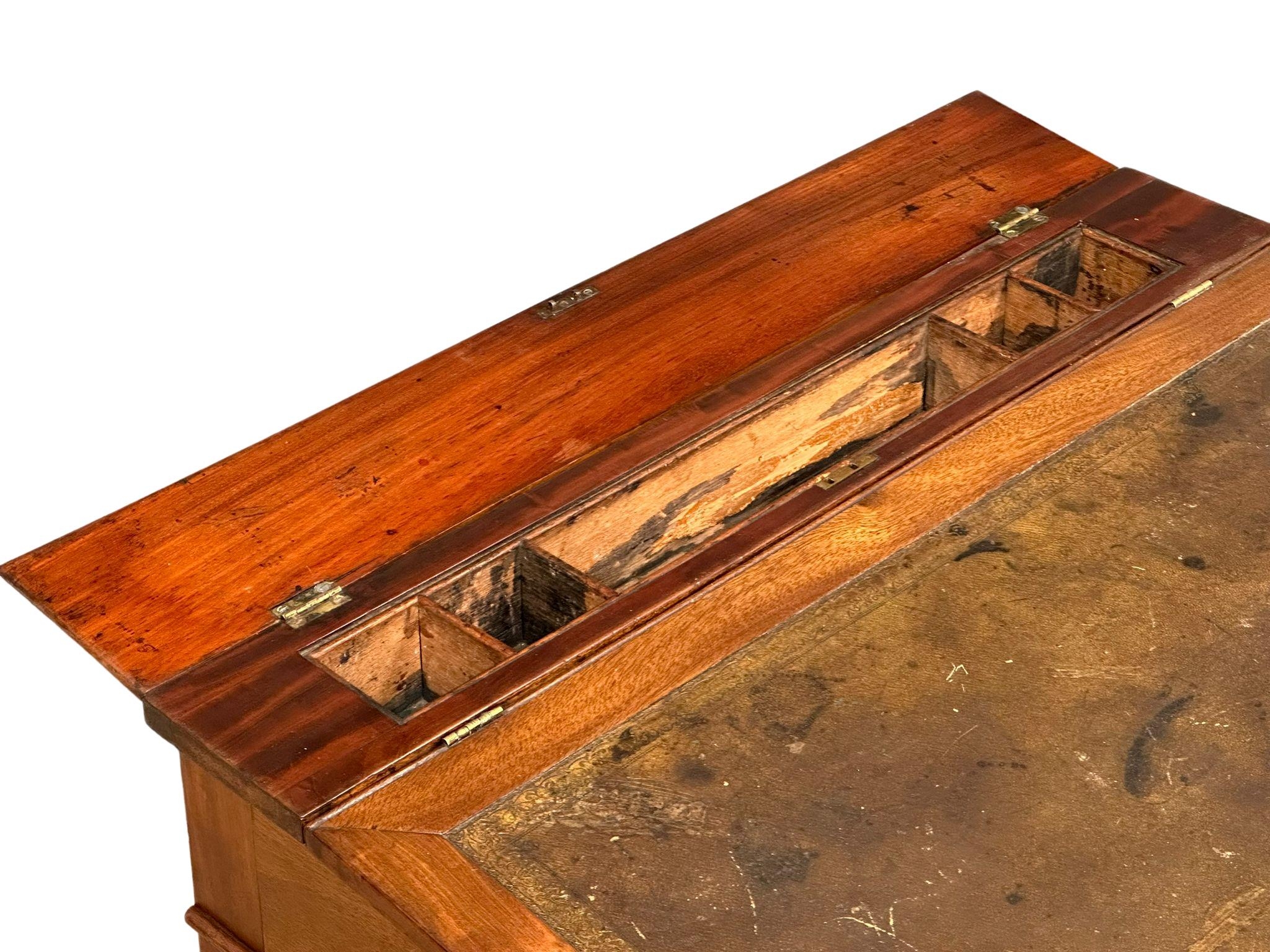 A Victorian mahogany writing desk with leather top hidden drawer. 70x49x78cm - Image 2 of 6