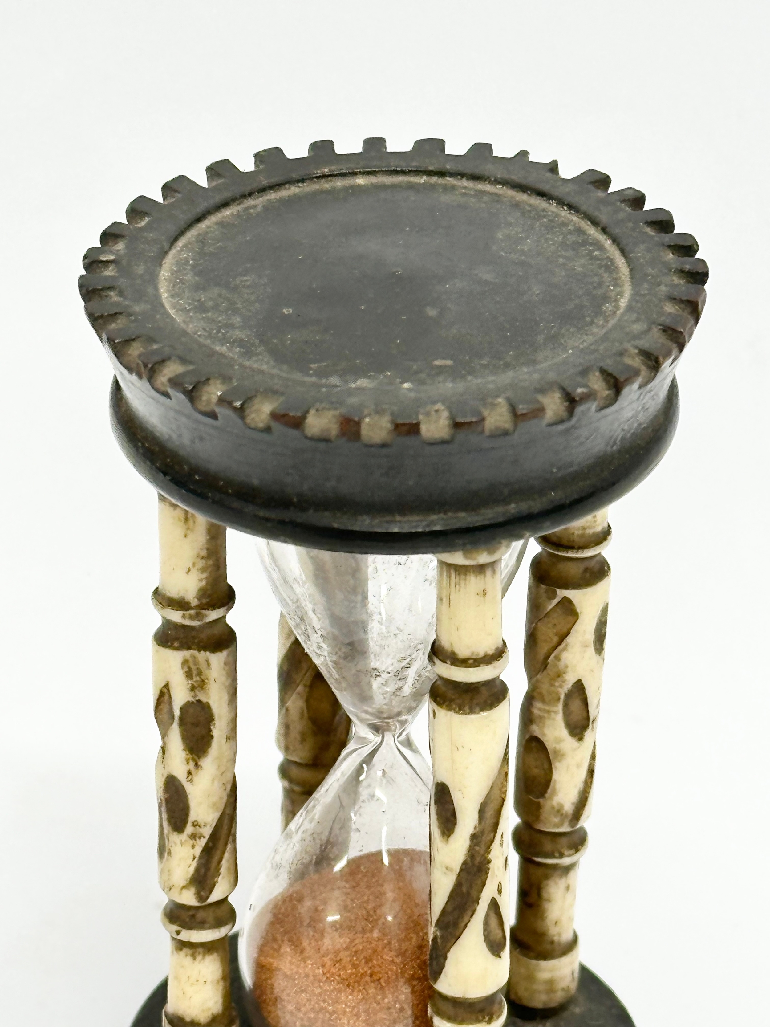 A Late 19th Century bone and ebony hourglass. 9.5cm - Image 4 of 5