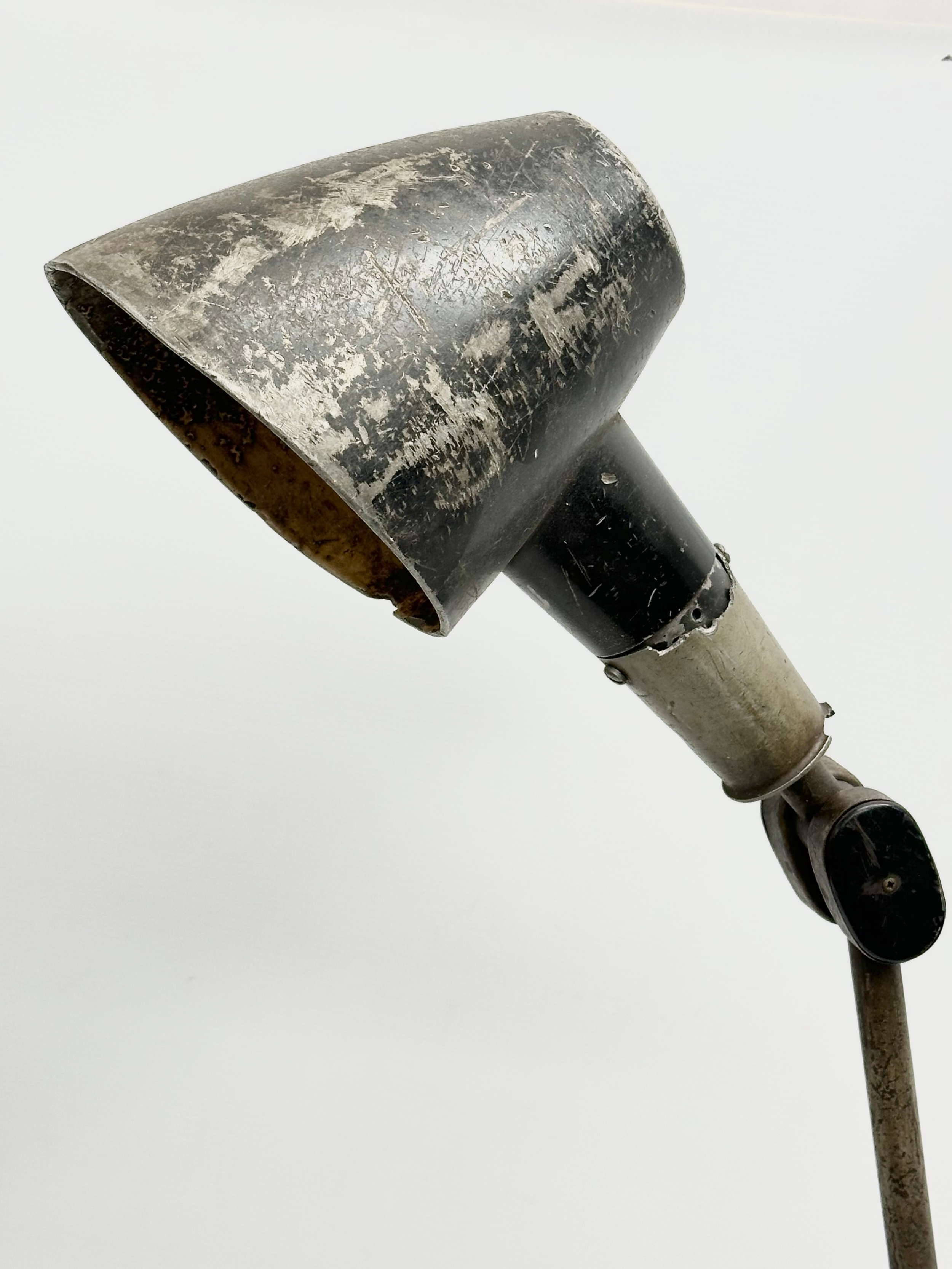 A large 1930’s/50’s EDL machinists lamp. 102cm - Bild 3 aus 3