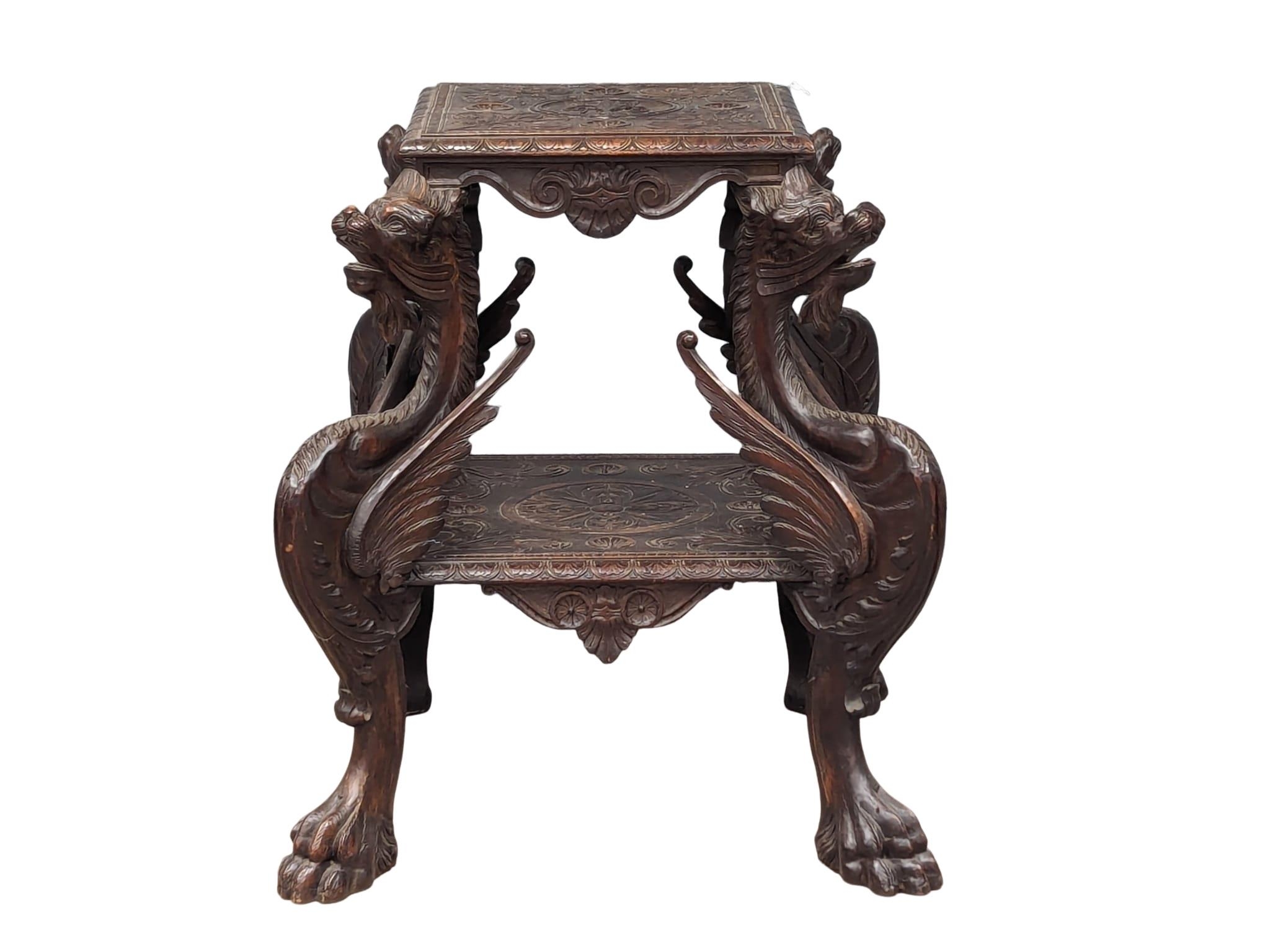 A large Late 19th Century Italian carved walnut 2 tiered table with 4 carved griffin figures.66x73. - Bild 6 aus 7