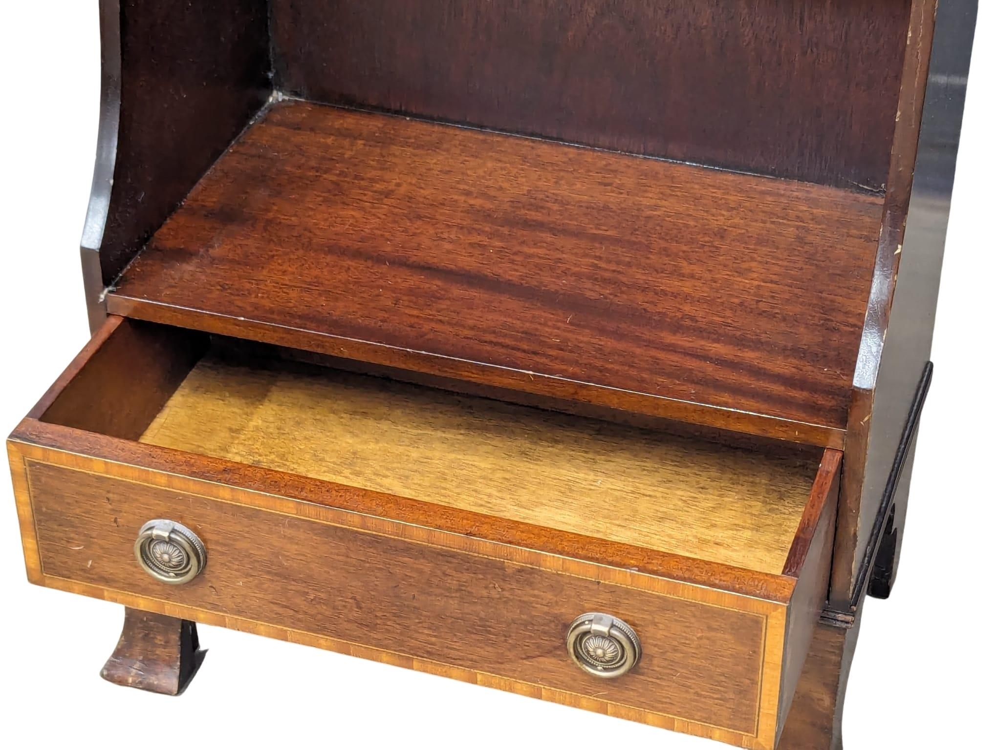 A small Georgian style inlaid mahogany step front open bookcase with drawer. 44x27x100cm - Image 3 of 3