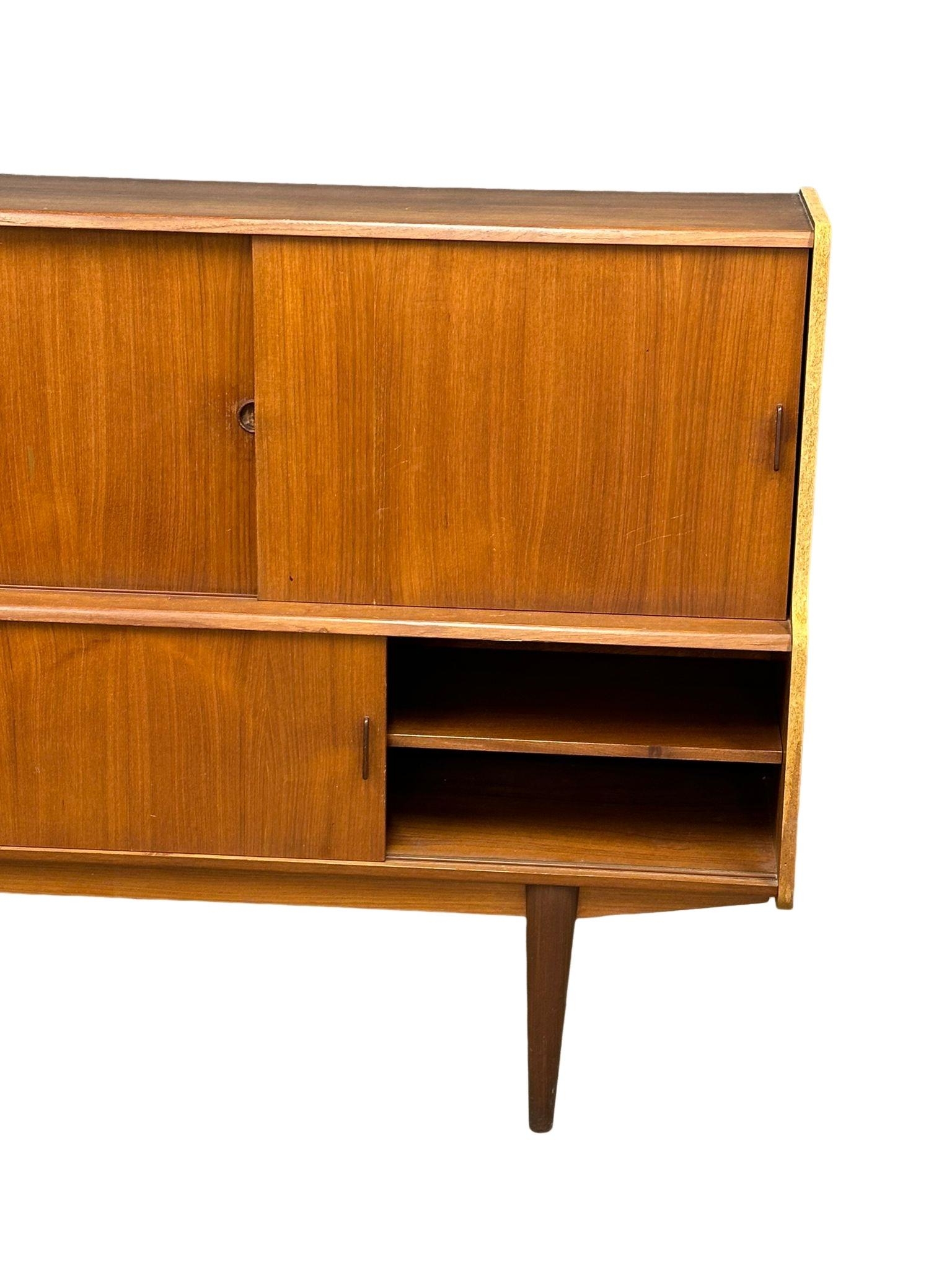 A Danish Mid Century teak highboard credenza by ES Möbler. 190x46x122cm - Bild 6 aus 10