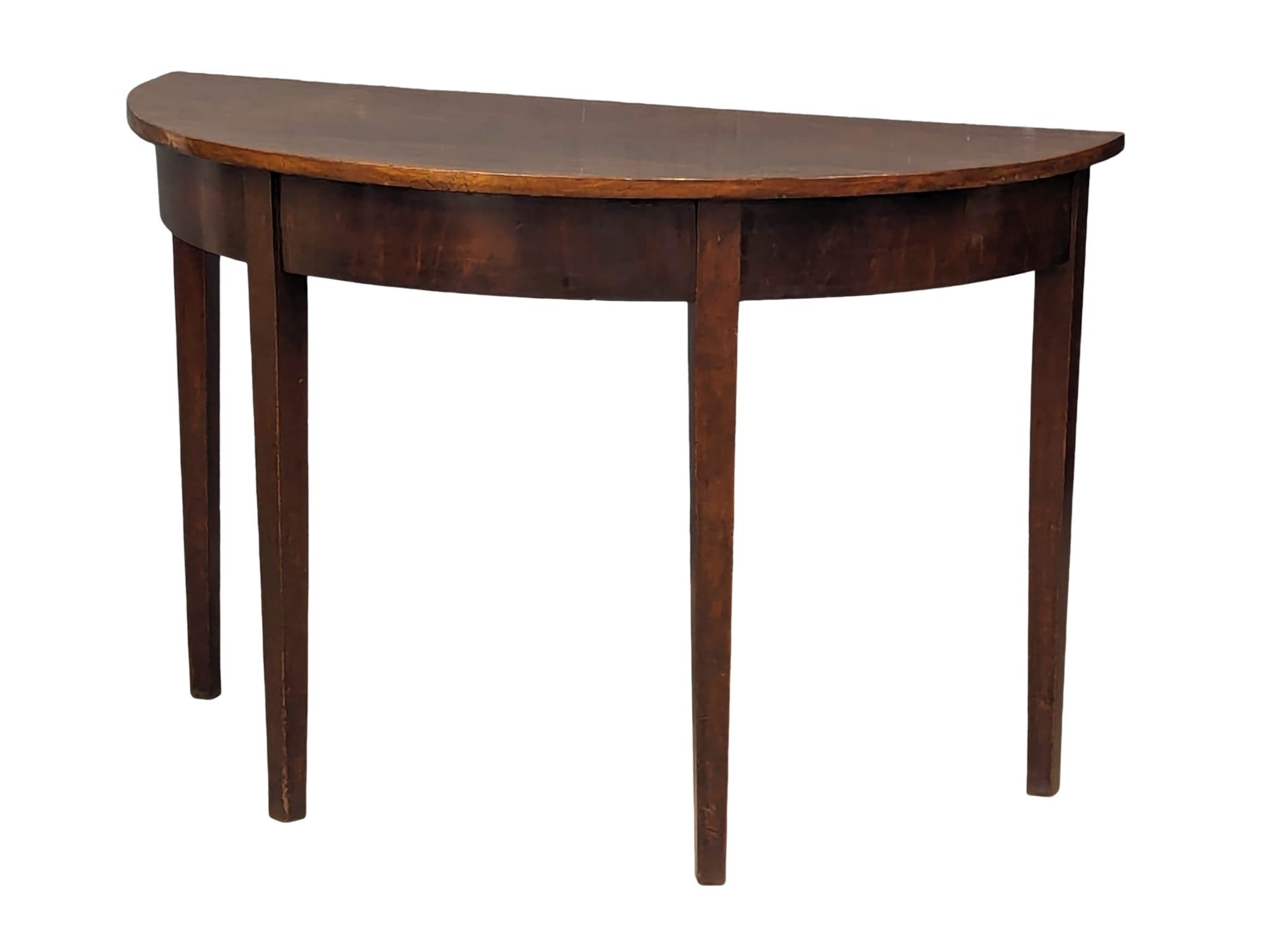 An early 20th Century mahogany hall table in the Georgian style, 109cm x 54cm x 71.5cm