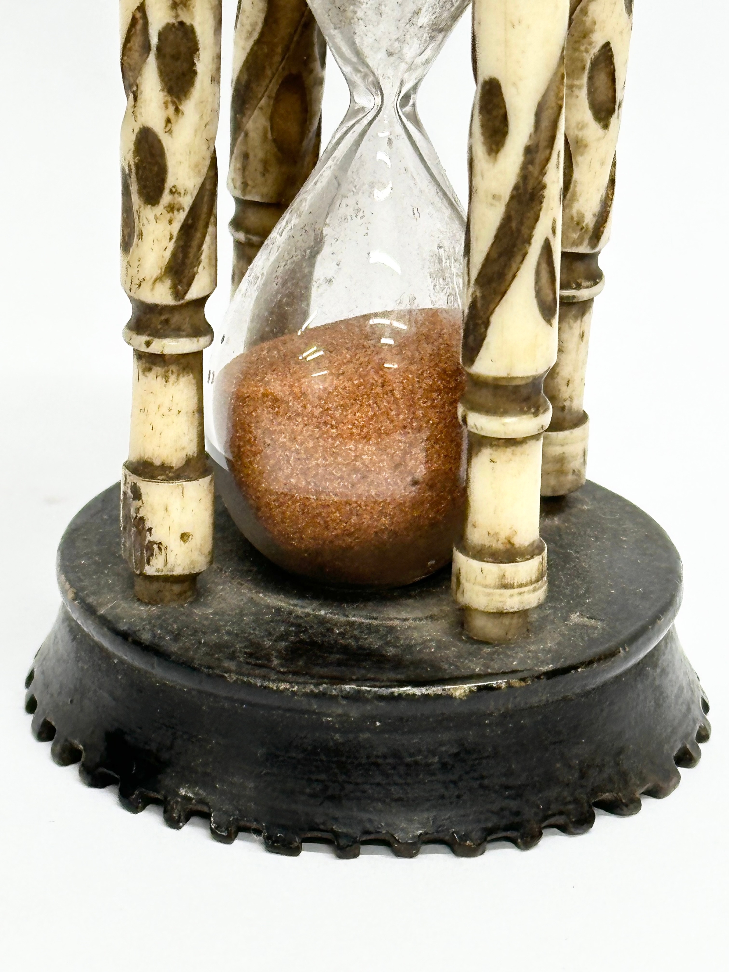 A Late 19th Century bone and ebony hourglass. 9.5cm - Image 2 of 5