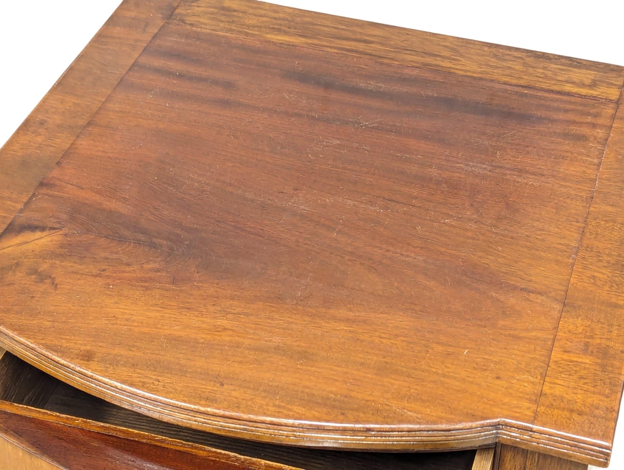 A vintage Georgian style mahogany Serpentine front chest of drawers. 50x51x78cm - Image 2 of 5