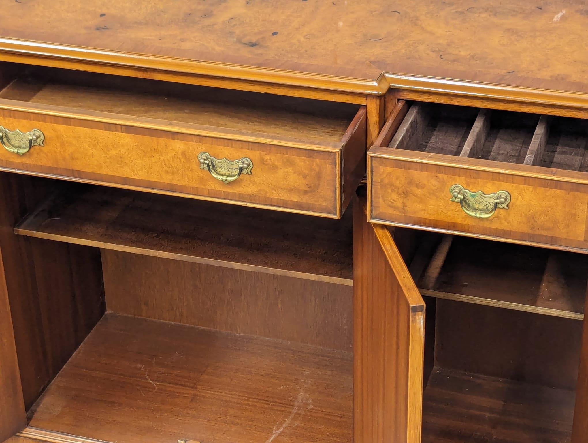 A George III style burr elm breakfront sideboard. 138x40x84cm - Image 2 of 6