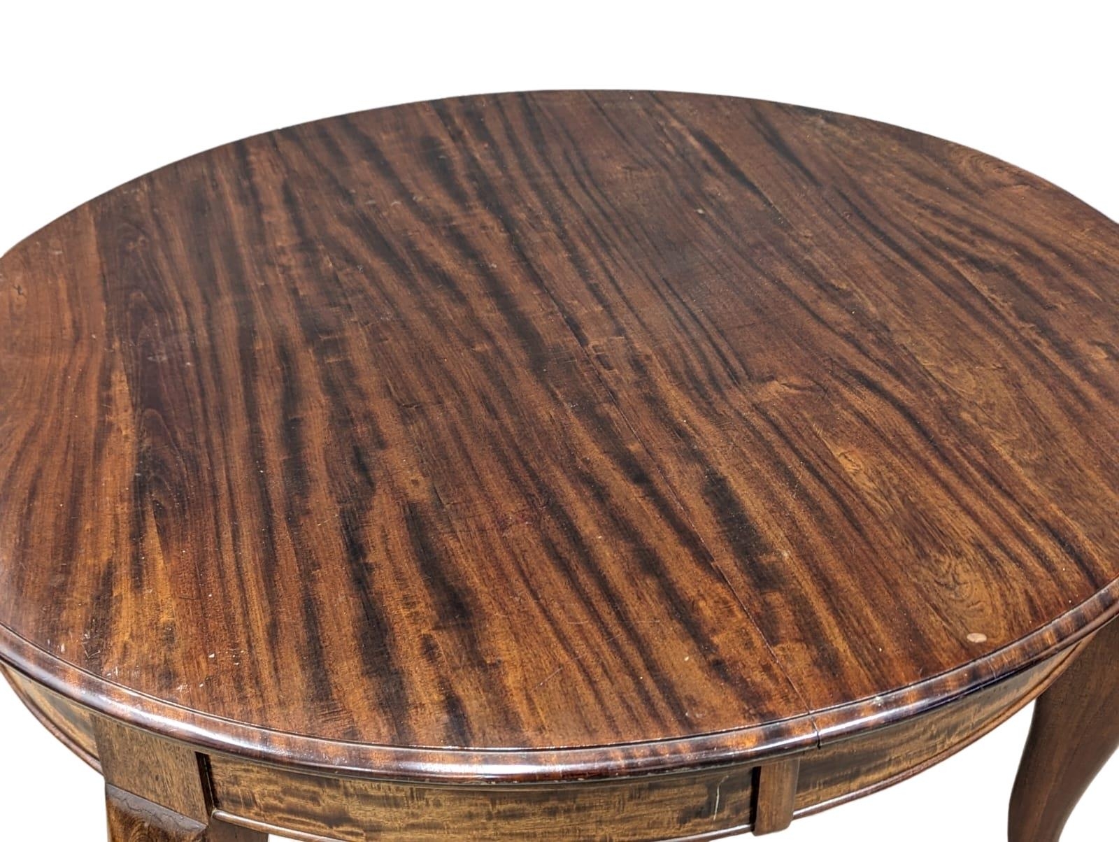 An early 20th Century mahogany telescopic dining table with 2 leaves, 185cm x 113cm x 76cm extended. - Image 3 of 7