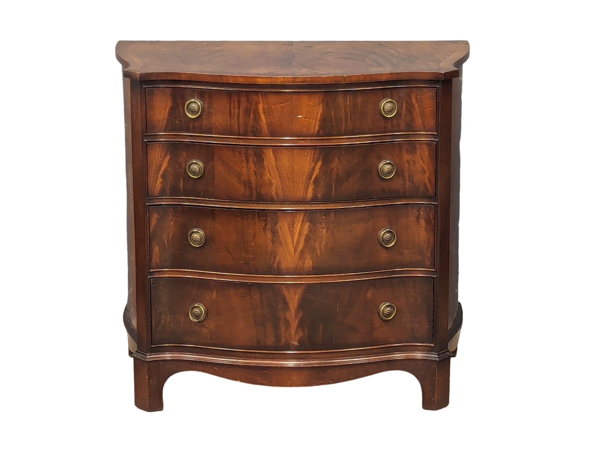 A George III style mahogany Serpentine front chest of drawers. 89x51x83.5cm - Image 6 of 7