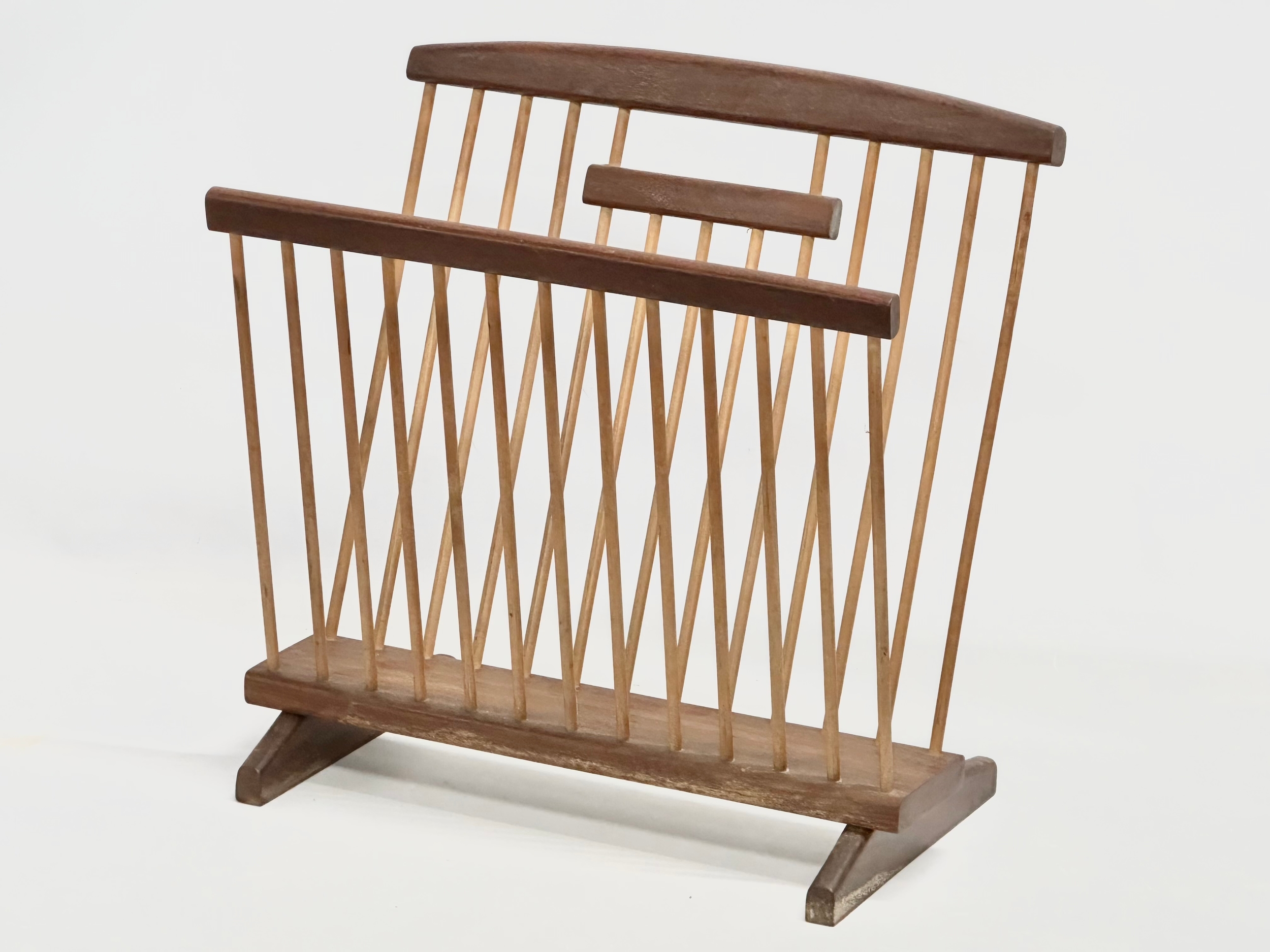 A Mid Century teak magazine rack. 38x22x38cm