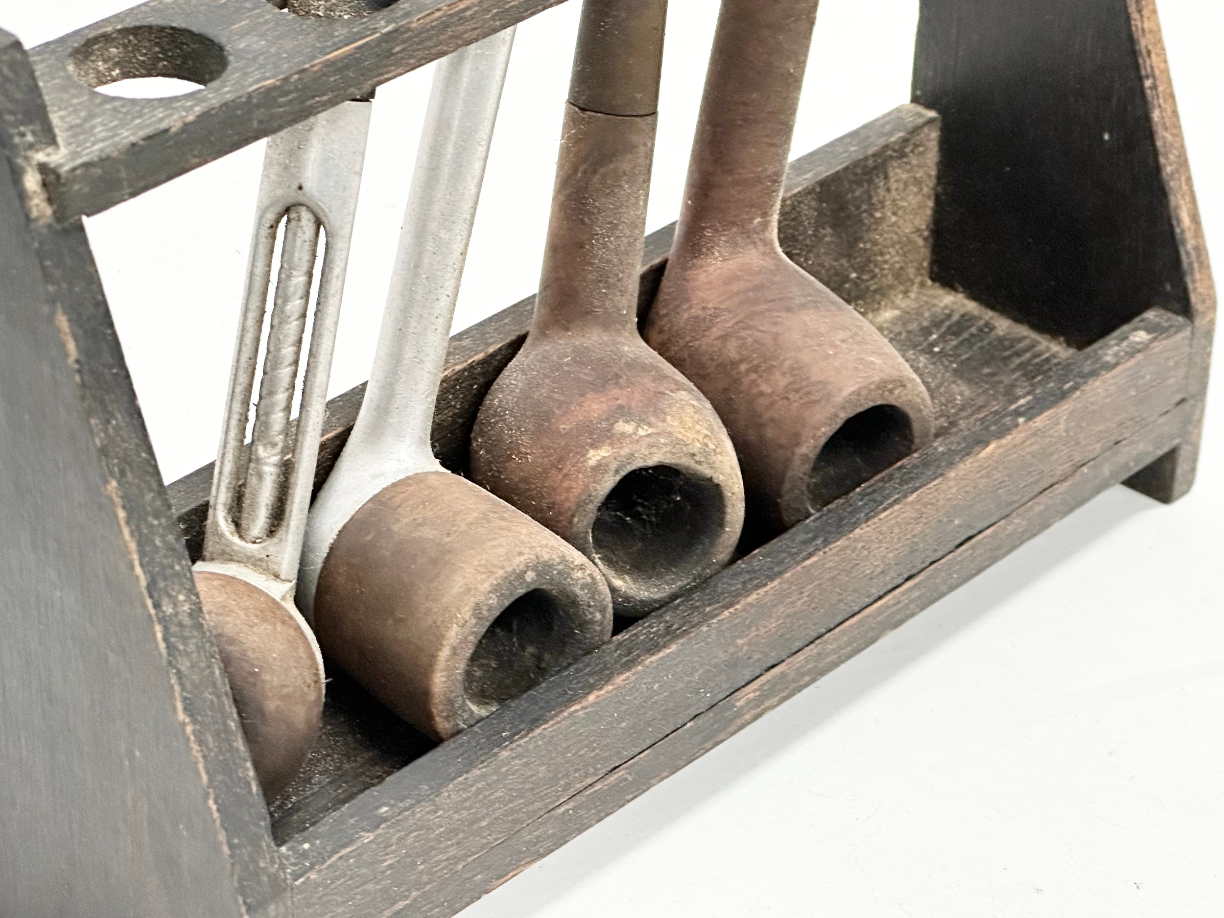 A Late 19th/Early 20th Century pipe rack with smokers pipes. 21x14cm - Image 2 of 3