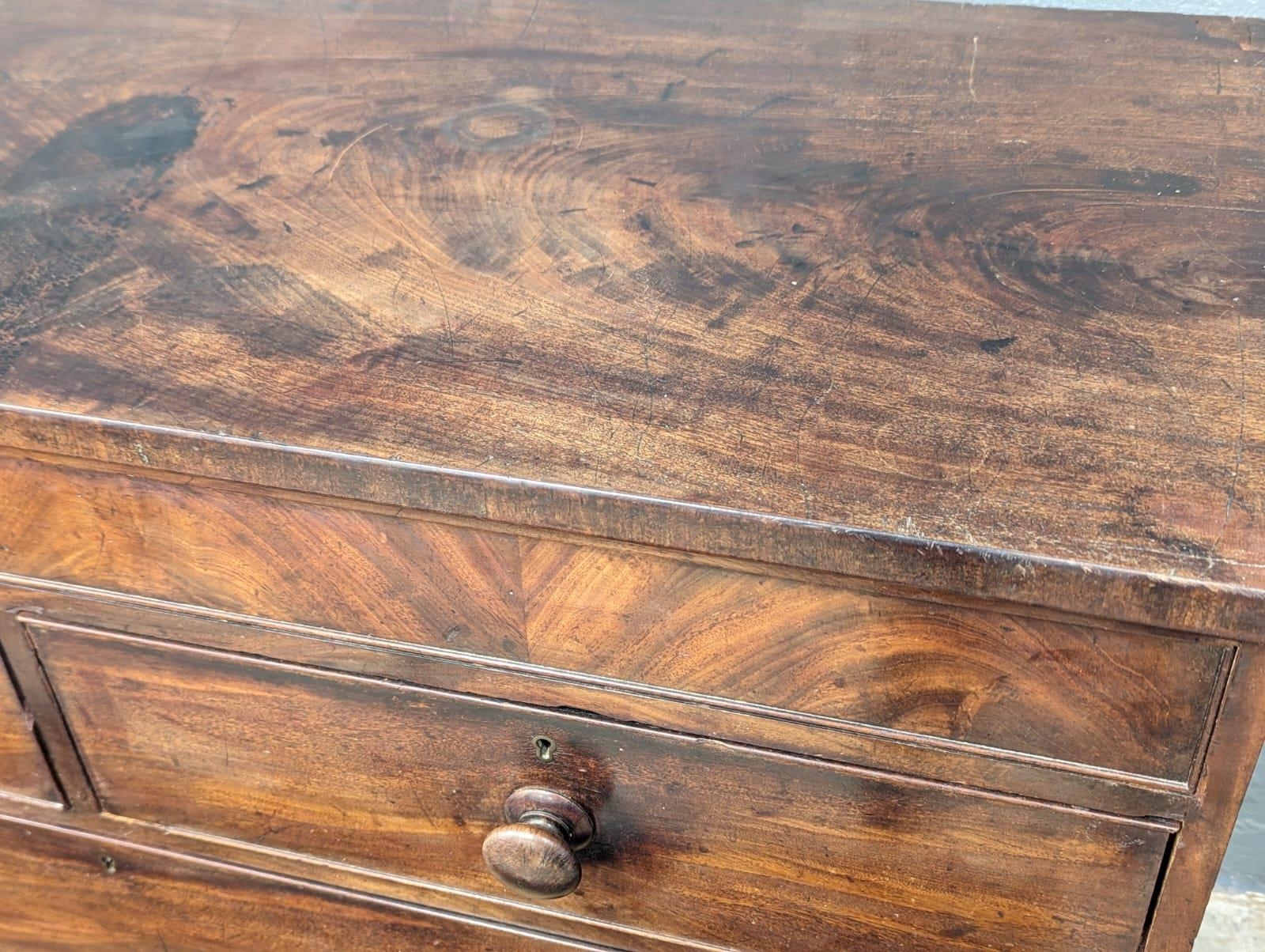 A large Victorian mahogany chest of drawers. 122x56.5x121.5cm - Image 5 of 7