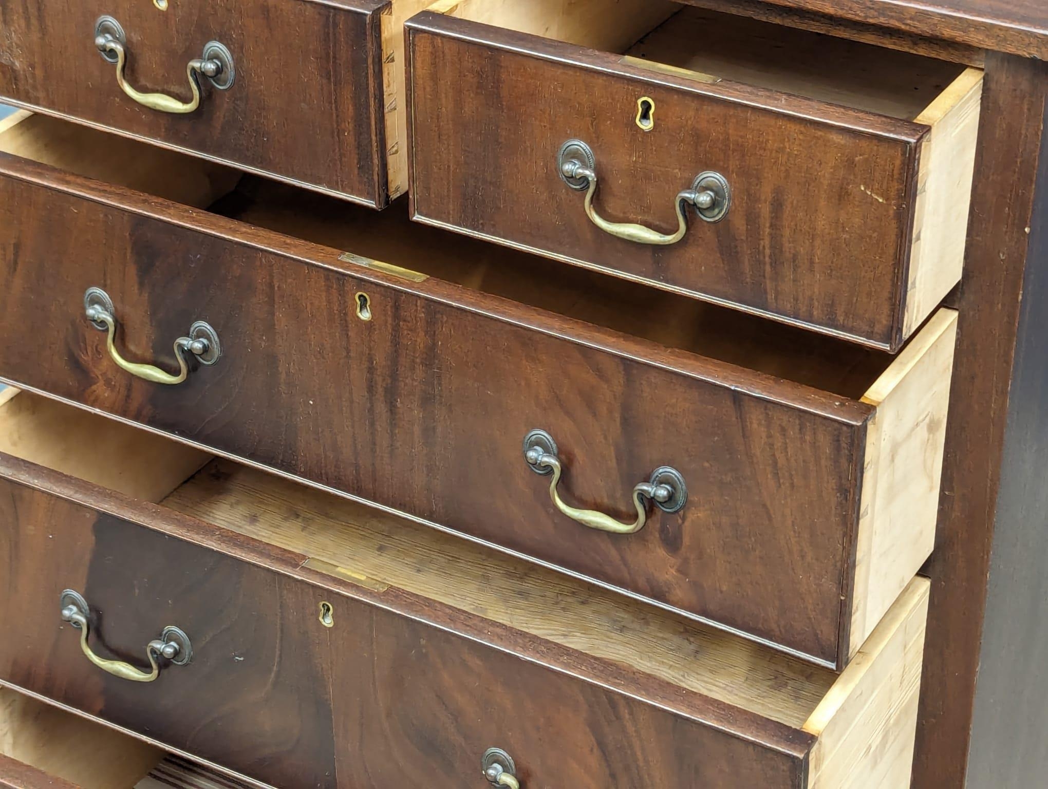 A Late 19th Century Georgian style chest of drawers. Circa 1880-1900. 79x48x100.5cm - Image 3 of 4