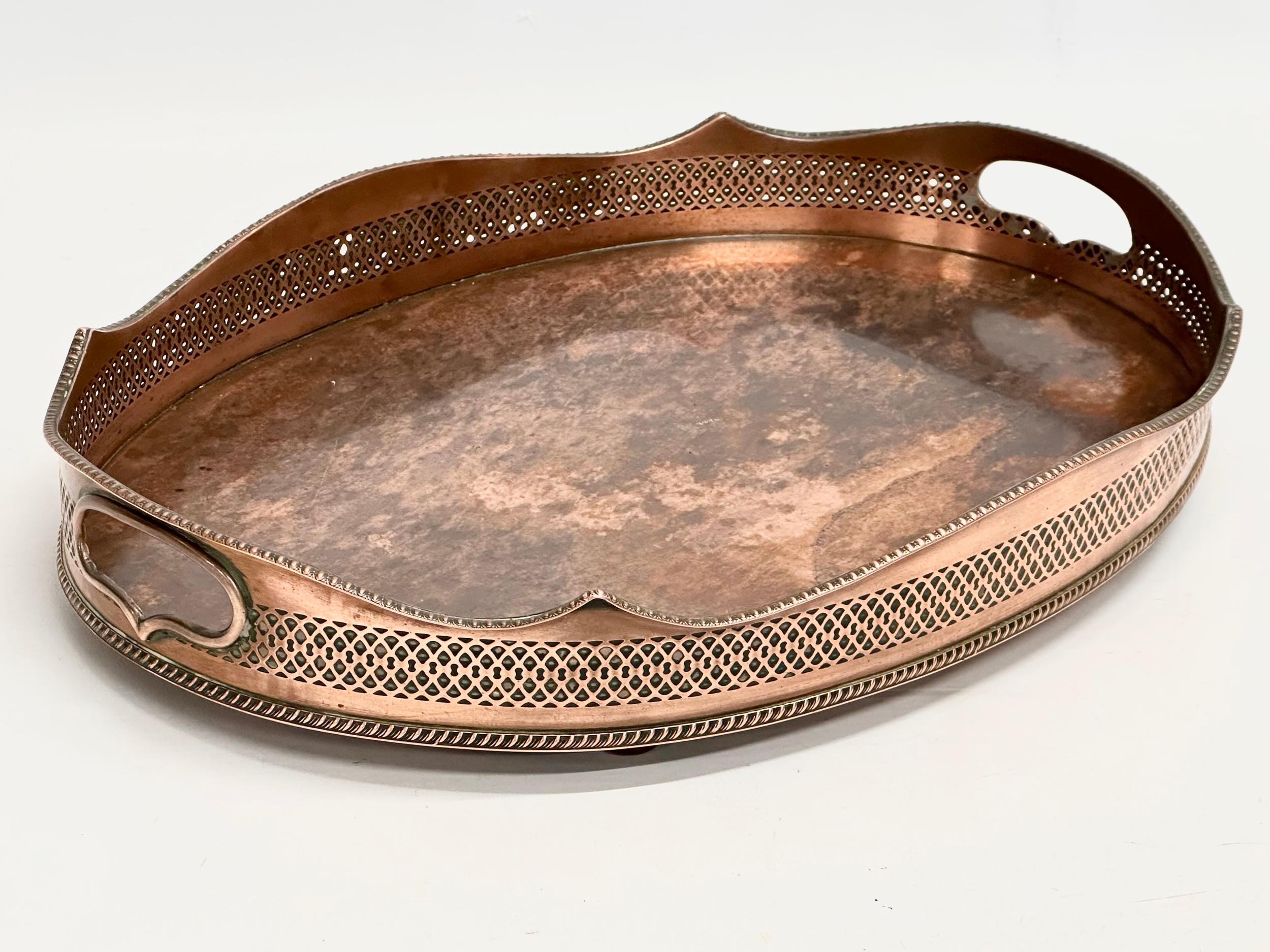 A Late 19th Century copper serving tray. 1890-1900. 41x30.5x7cm - Image 2 of 5