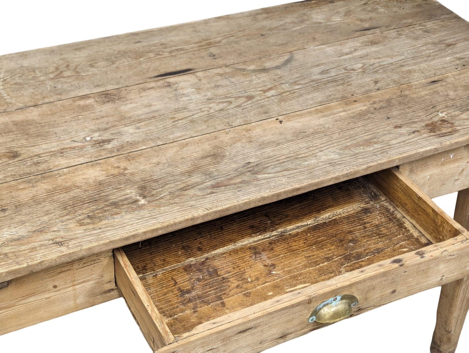 A 19th Century pine farmhouse table on square tapering legs with drawer and 1 drop-leaf, Circa - Bild 6 aus 9