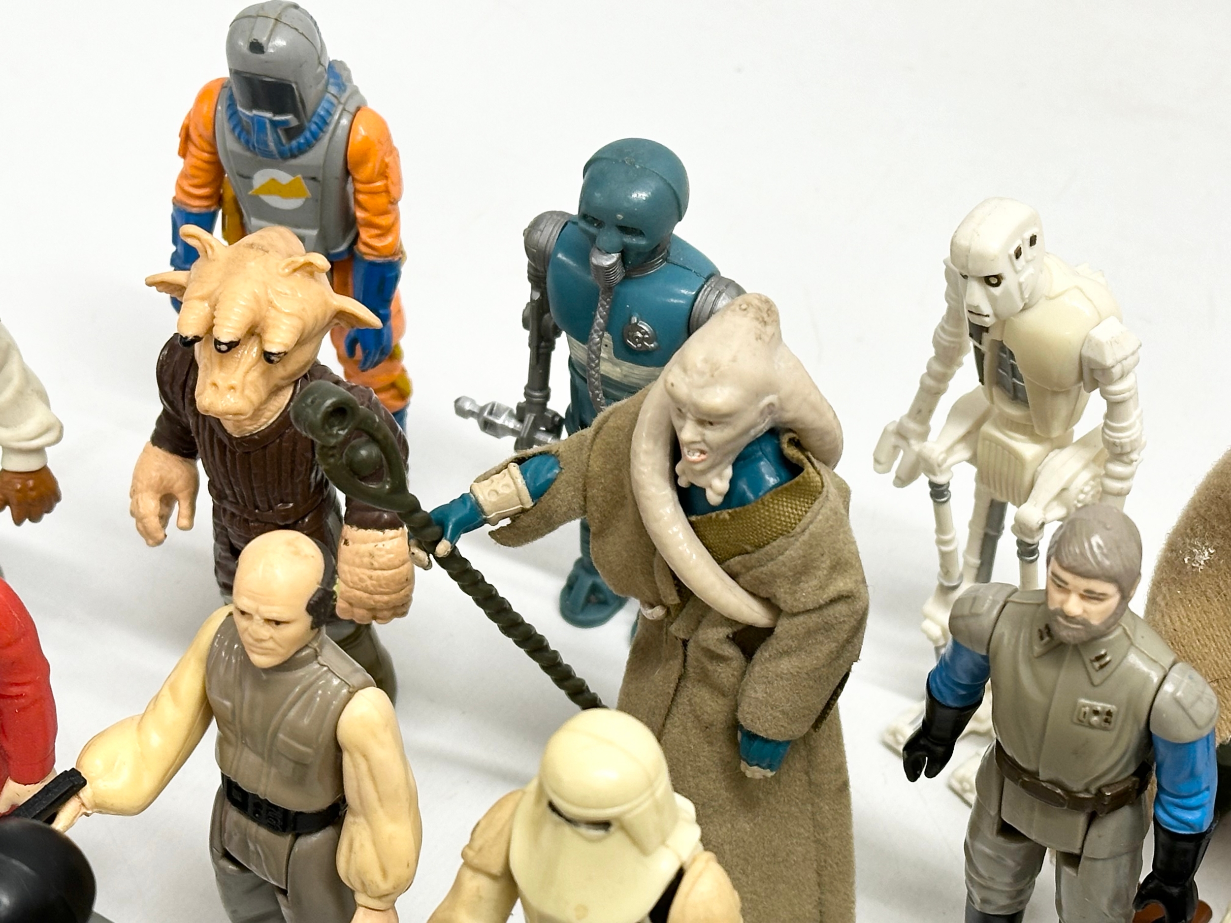 A collection of 1970’s/80’s Star Wars action figures and weapons. - Image 17 of 24