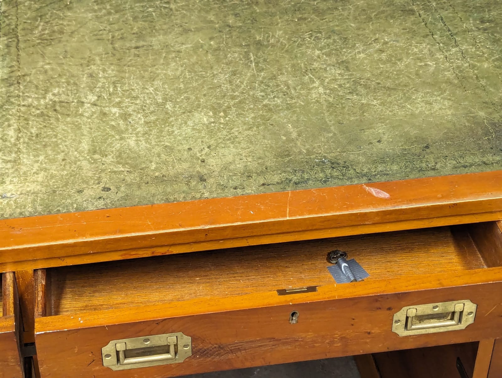 A Campaign style yew wood pedestal desk with leather top. 135x74x78cm - Image 8 of 8