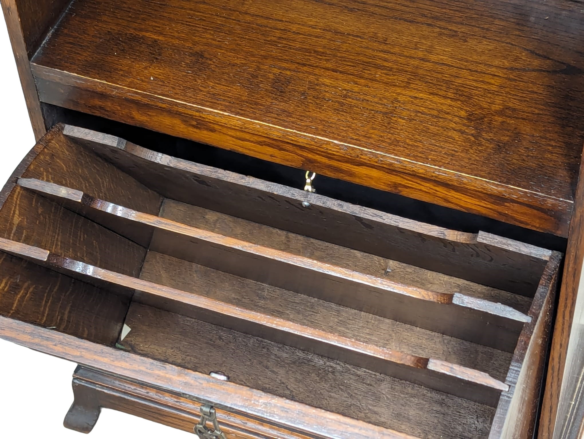 A vintage oak open bookcase with drop down paper rack. 48.5x22.5x105cm - Image 6 of 7