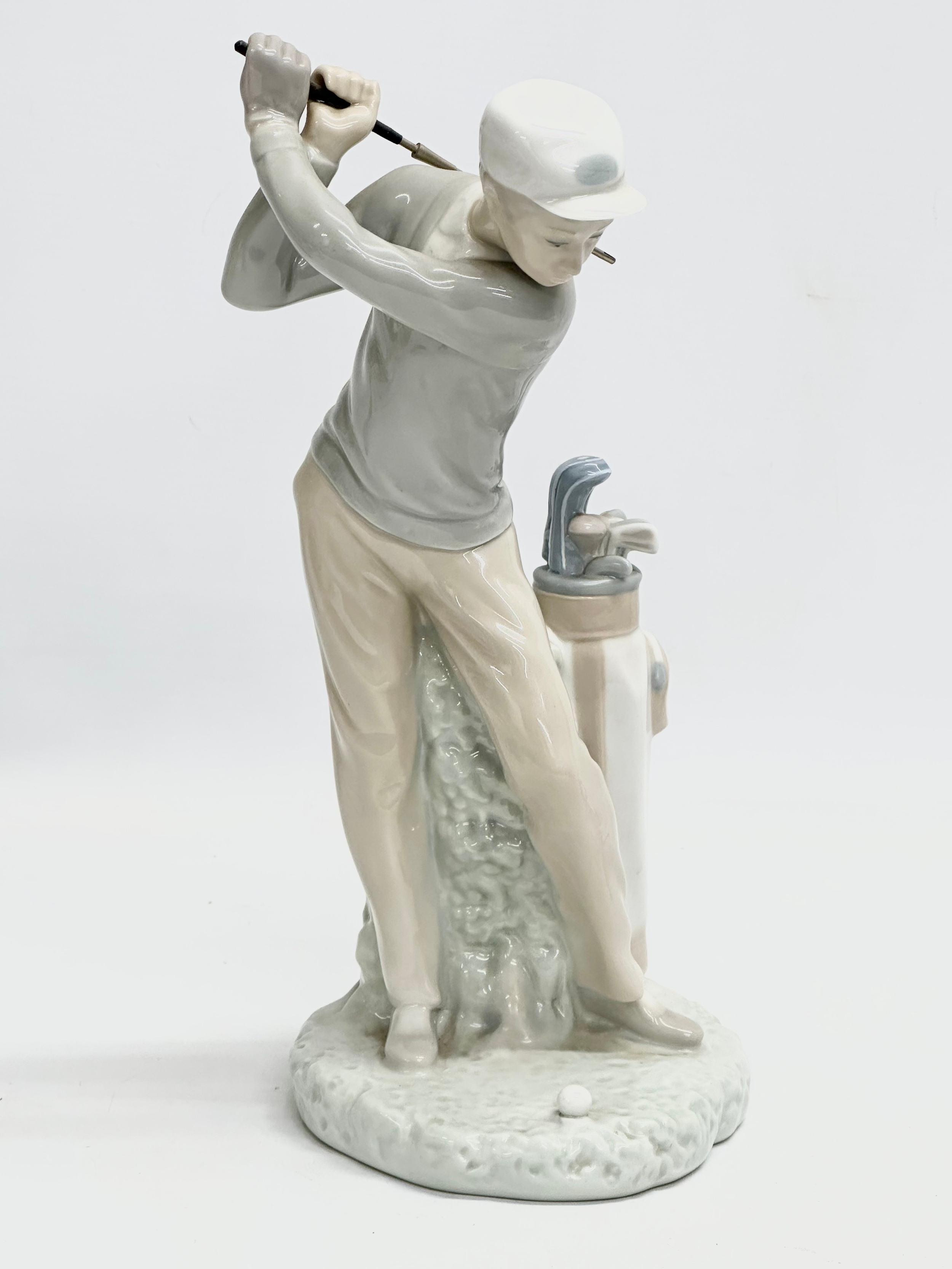 A collection of Spanish and Danish figurines. 4 by Lladro. B&G Denmark. 27cm - Image 4 of 9