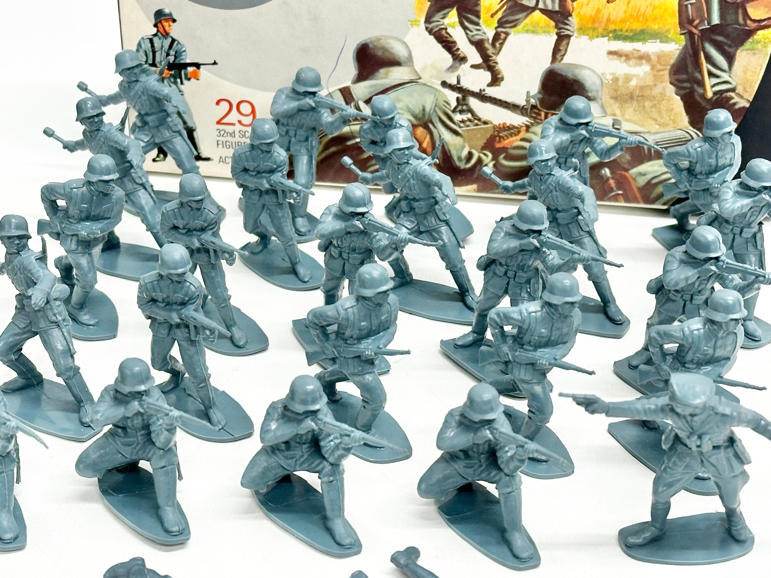 2 boxes of vintage Airfix WWII German model soldiers. Airfix WWII German Infantry, 1/32 scale model. - Image 3 of 7