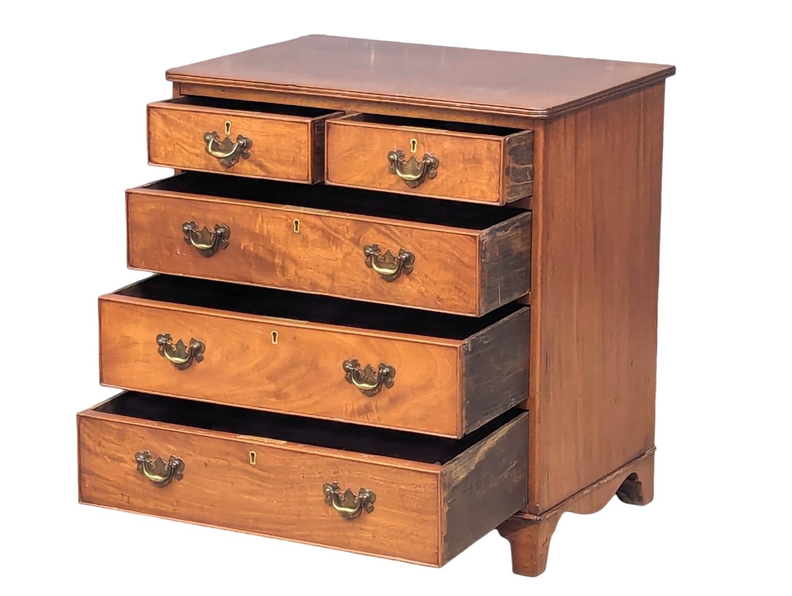 A small proportioned Georgian style mahogany chest of drawers, circa 1900. 63cm x 43cm x 68cm - Image 2 of 6