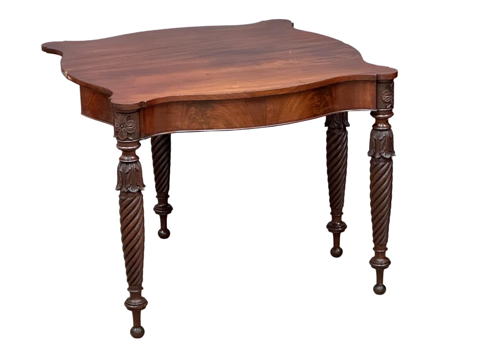 A William IV mahogany serpentine front turnover tea table on turned legs. Circa 1830. 87x44x75cm - Image 3 of 9