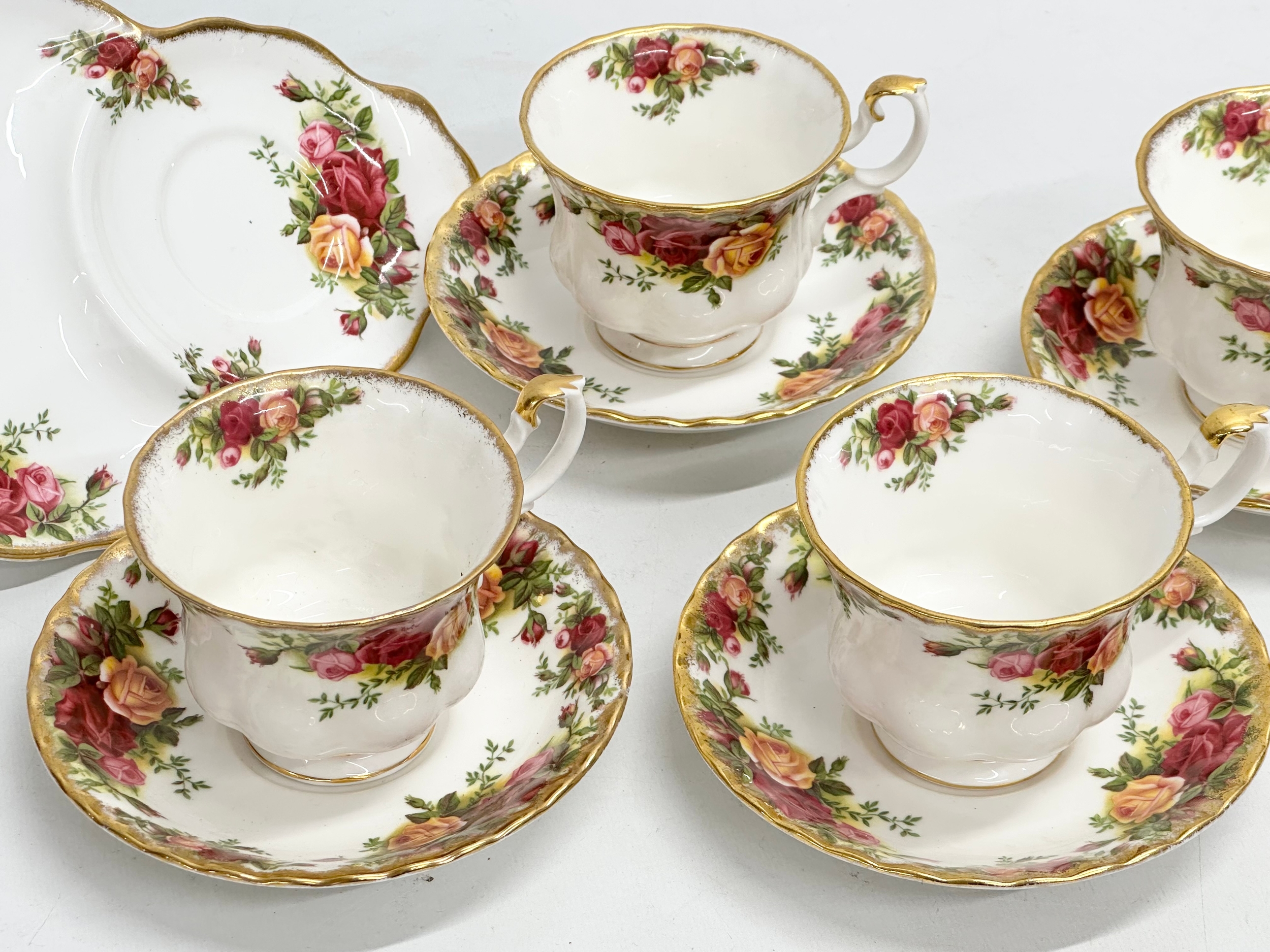 4 Royal Albert ‘Old Country Roses’ tea cups and saucers with sandwich plate - Image 2 of 3
