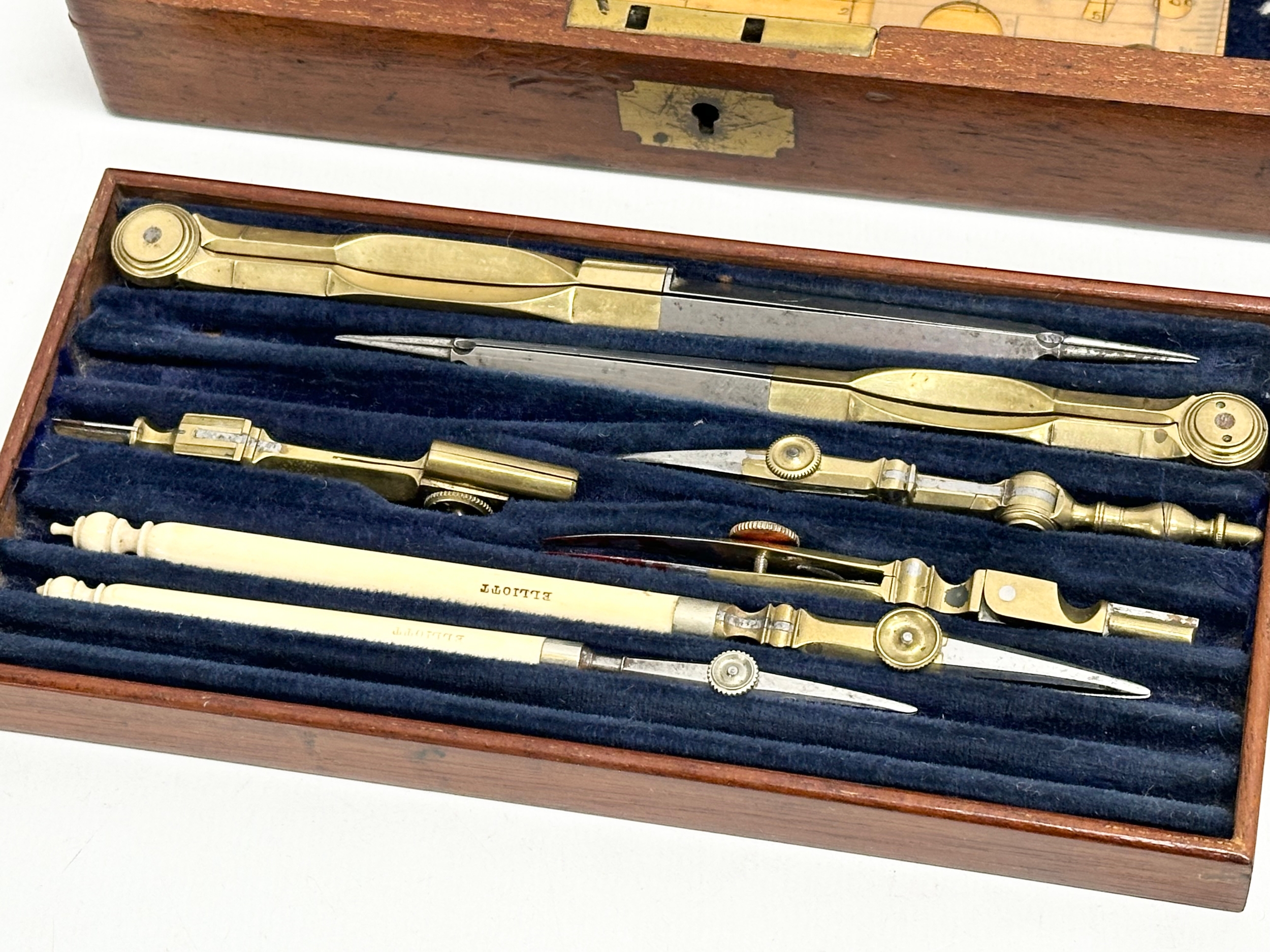 A Late 19th Century Elliot Brothers bone and brass draughtsman’s set in mahogany case. 19.5x11x4.5cm - Image 2 of 8